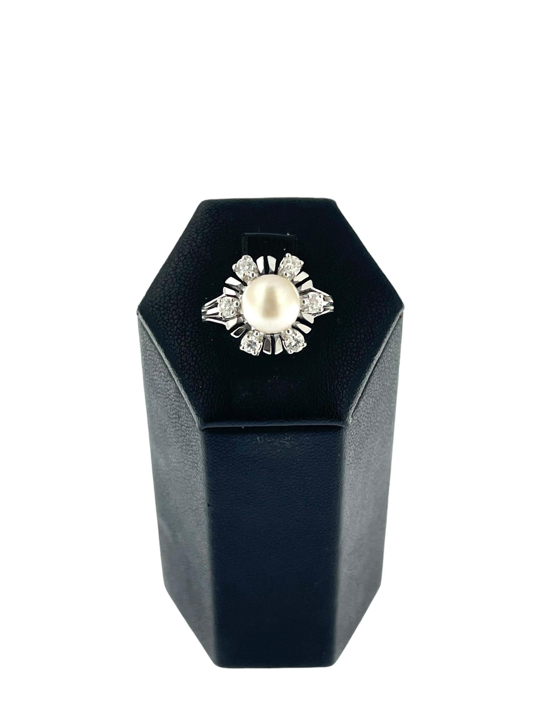 Anillo italiano vintage de oro blanco con perla y diamantes Corte brillante en venta