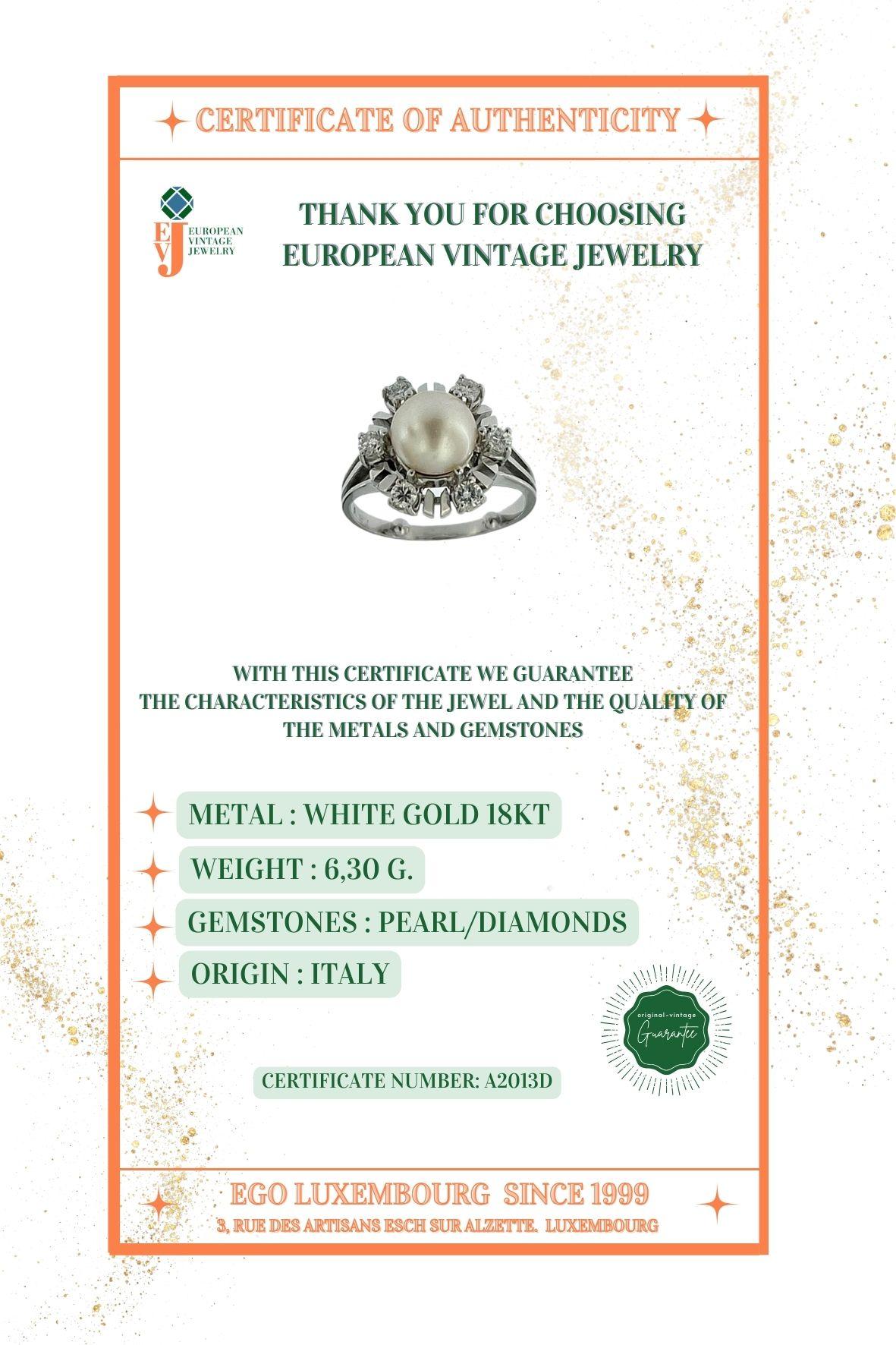 Anillo italiano vintage de oro blanco con perla y diamantes en venta 3