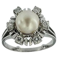 Bague italienne vintage en or blanc avec perles et diamants