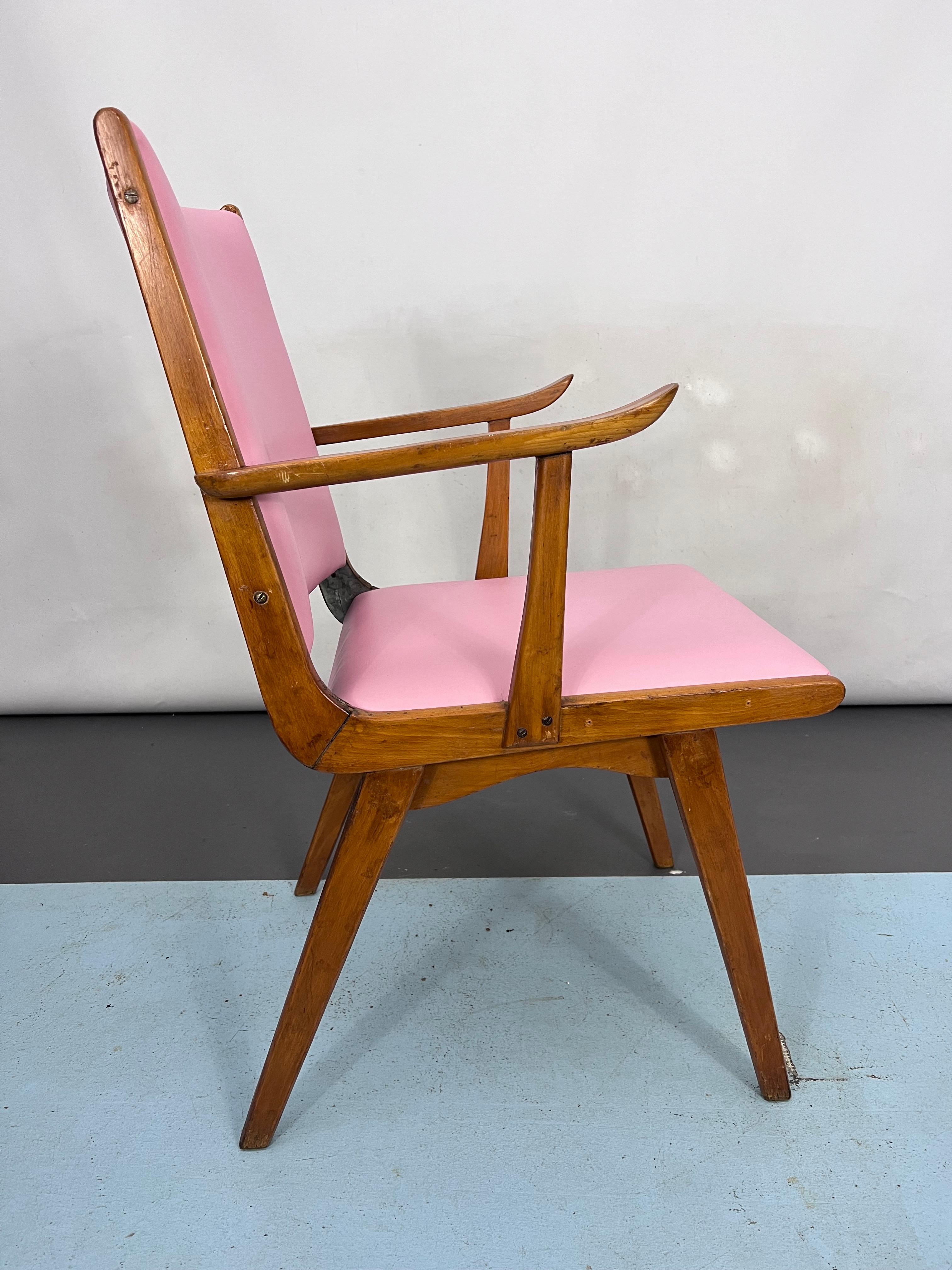 Vintage Italian Wood Accent Chair in Pink Leatherette, Italy, 1950s For Sale 5