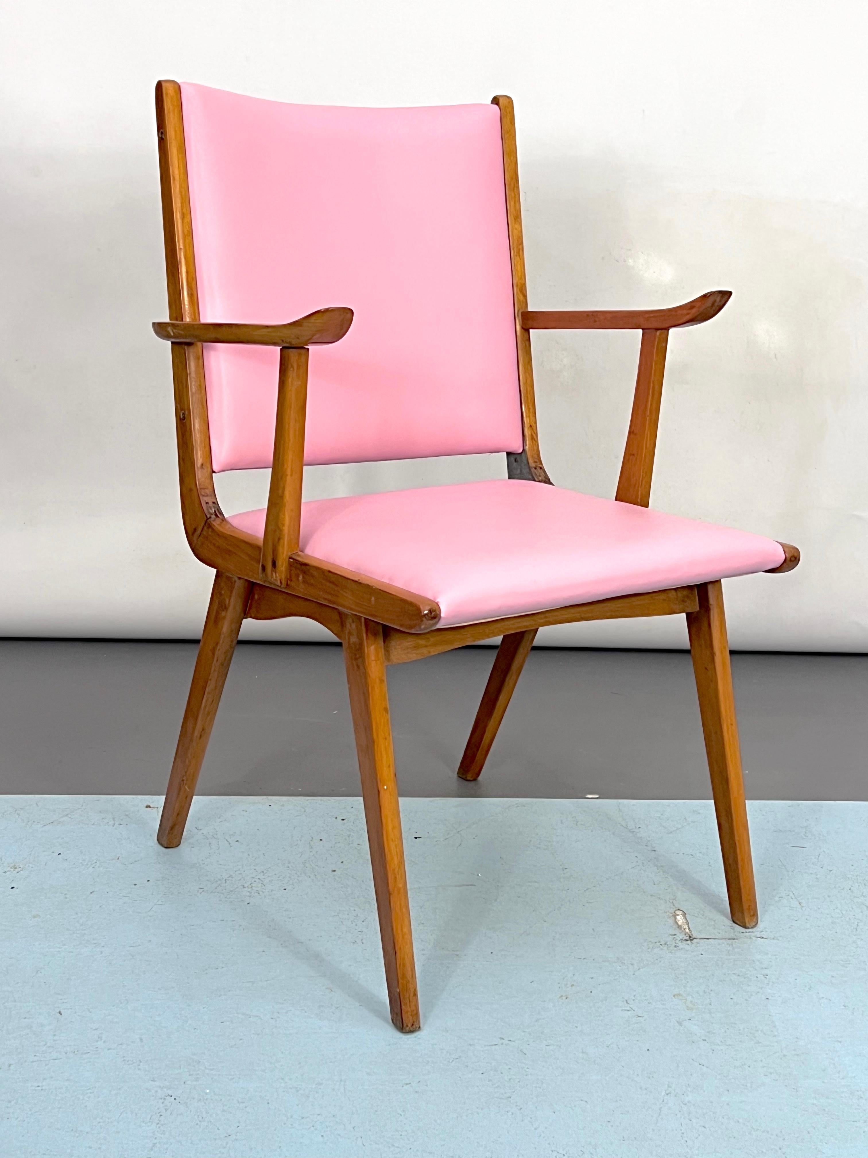 Very good general condition with normal trace of age and use. Re-upholstered in pink smooth leatherette.
 