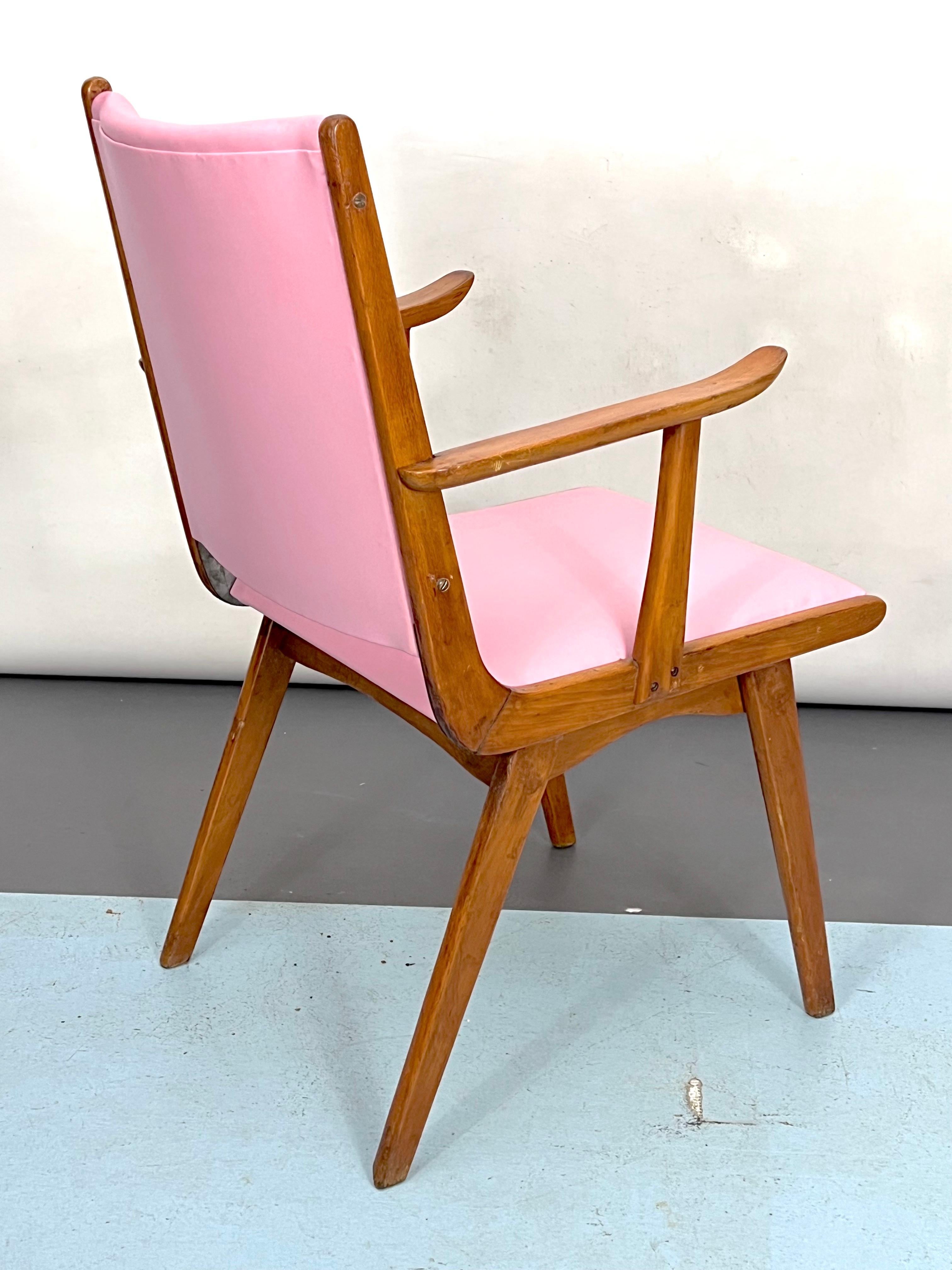 Vintage Italian Wood Accent Chair in Pink Leatherette, Italy, 1950s In Good Condition For Sale In Catania, CT