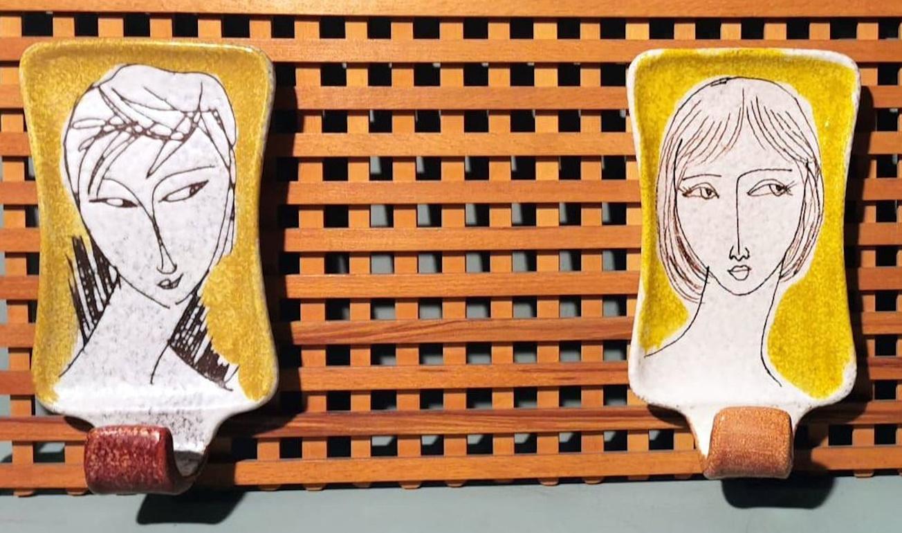 Vintage Italian Wood And Ceramic Coat Rack By Artist Alvaro Cartei In Good Condition For Sale In Prato, Tuscany