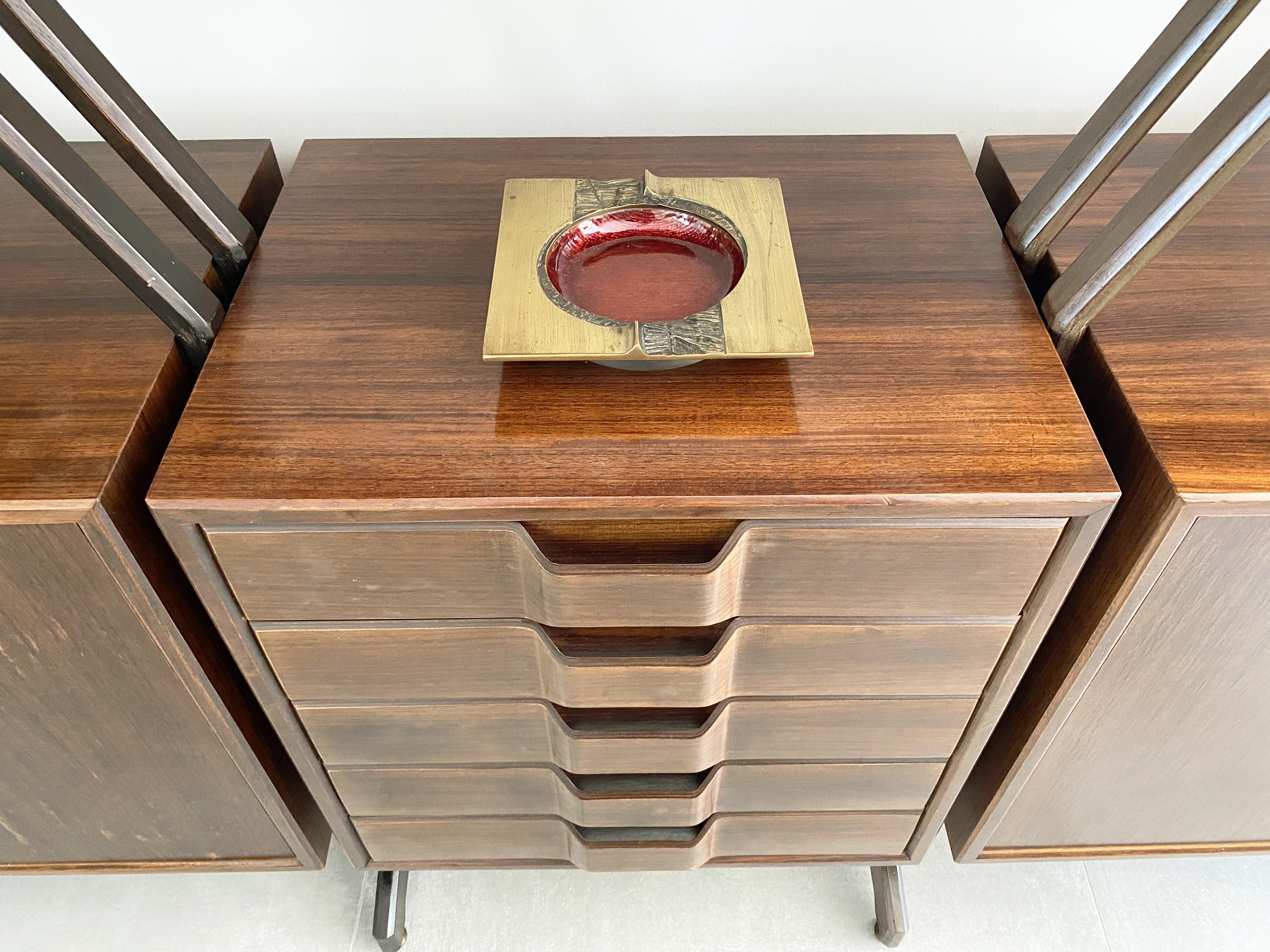 Vintage Italian Wood & Brass Mid-Century Modern Free-Standing Bookcase For Sale 9