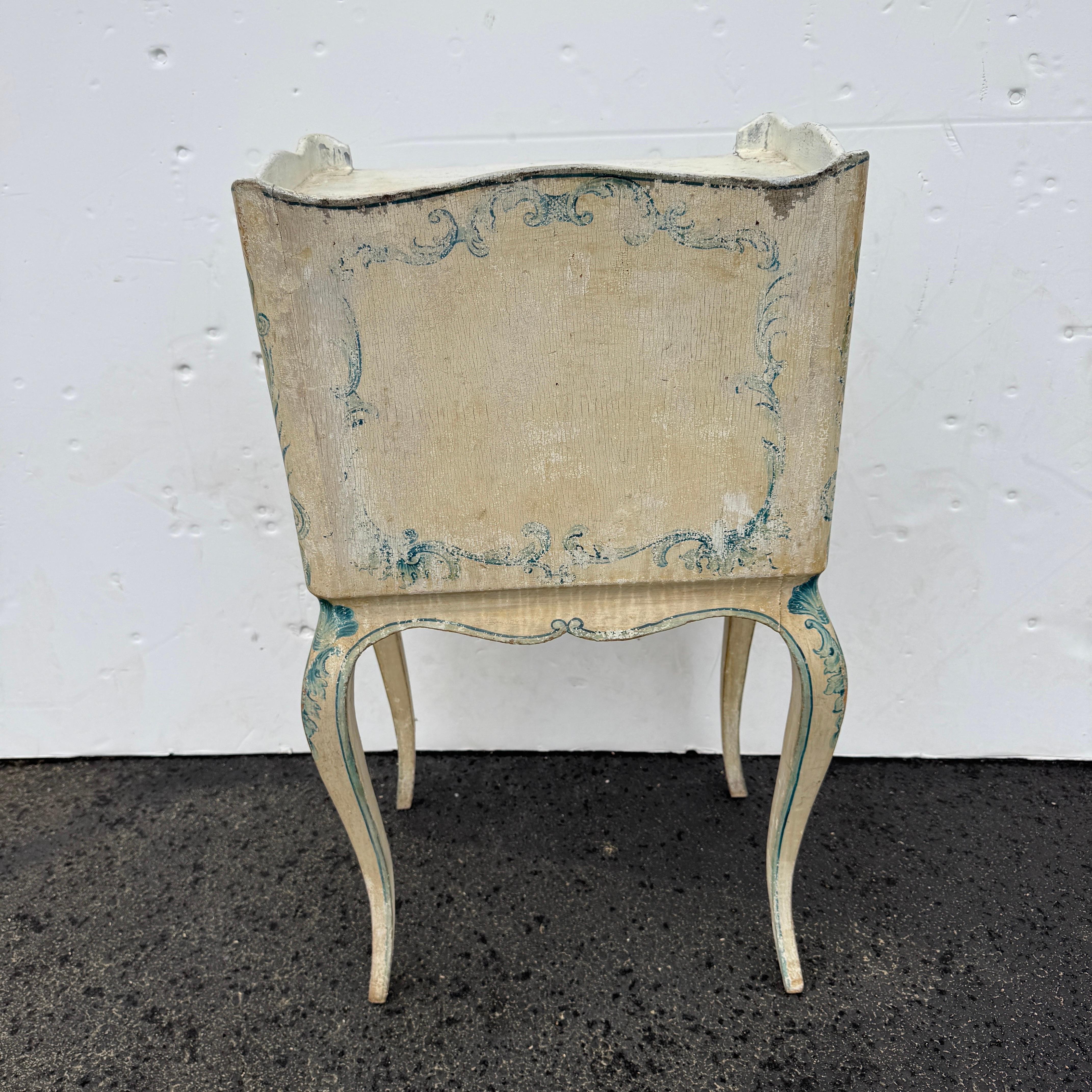 Mesilla de noche vintage italiana de madera pintada, circa años 60 en venta 11