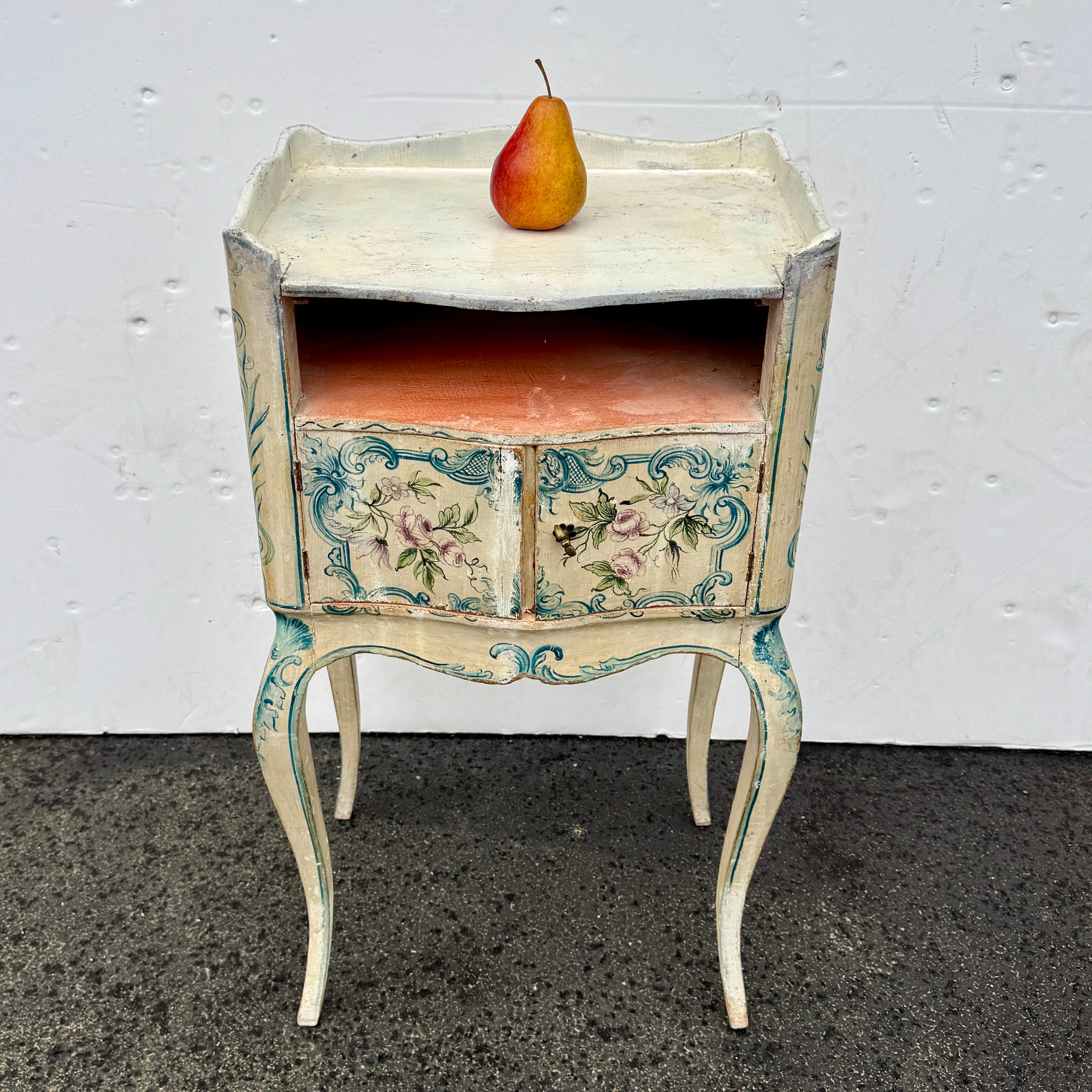 Mesilla de noche vintage italiana de madera pintada, circa años 60 en venta 12
