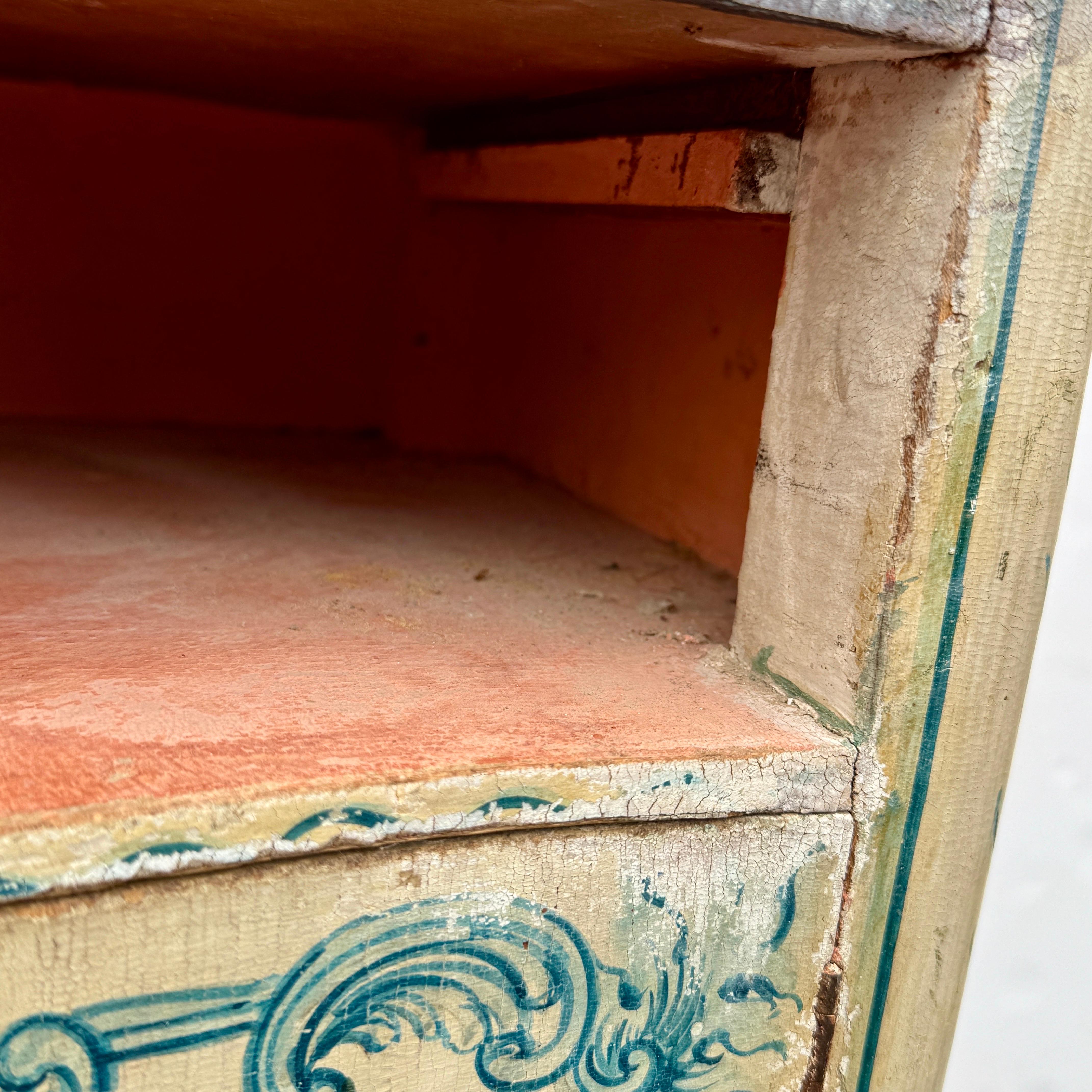 Mesilla de noche vintage italiana de madera pintada, circa años 60 Italiano en venta