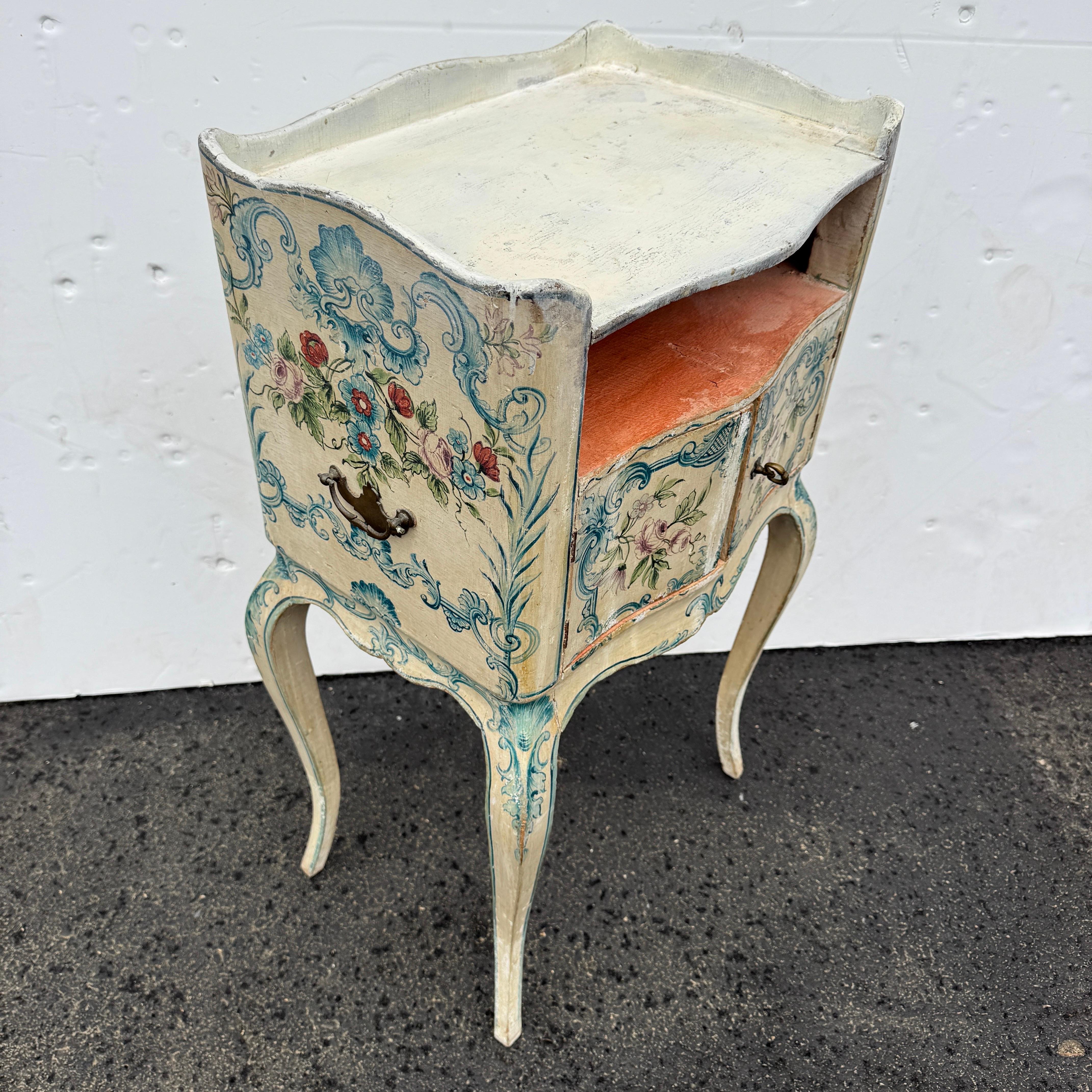 Mesilla de noche vintage italiana de madera pintada, circa años 60 en Bueno estado para la venta en Haddonfield, NJ