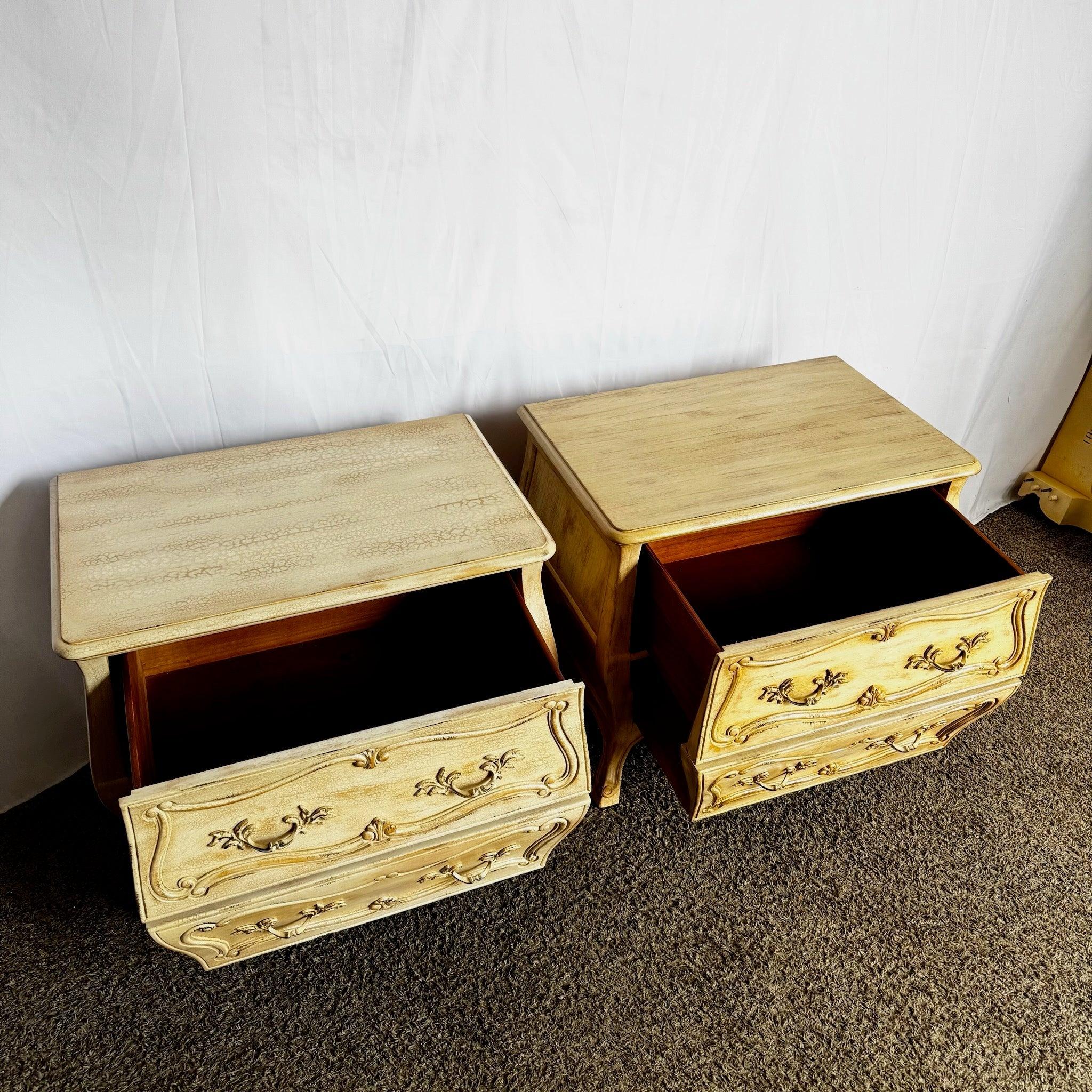 Vintage Italian Wooden Bombe Nighstands/Commodes With Crackle Finish - A Pair For Sale 1