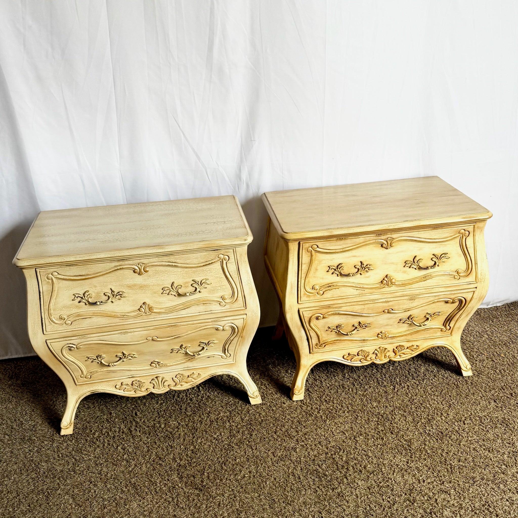 Vintage Italian Wooden Bombe Nighstands/Commodes With Crackle Finish - A Pair For Sale 5
