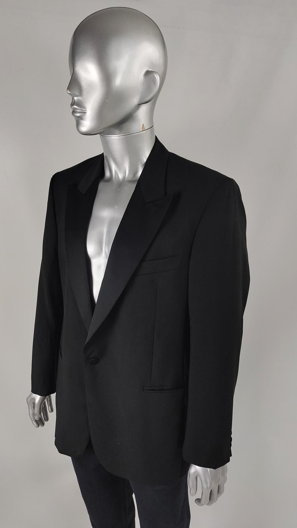 Vintage Italian Wool & Mohair Mens Black Blazer Tuxedo Jacket In Excellent Condition For Sale In Doncaster, South Yorkshire