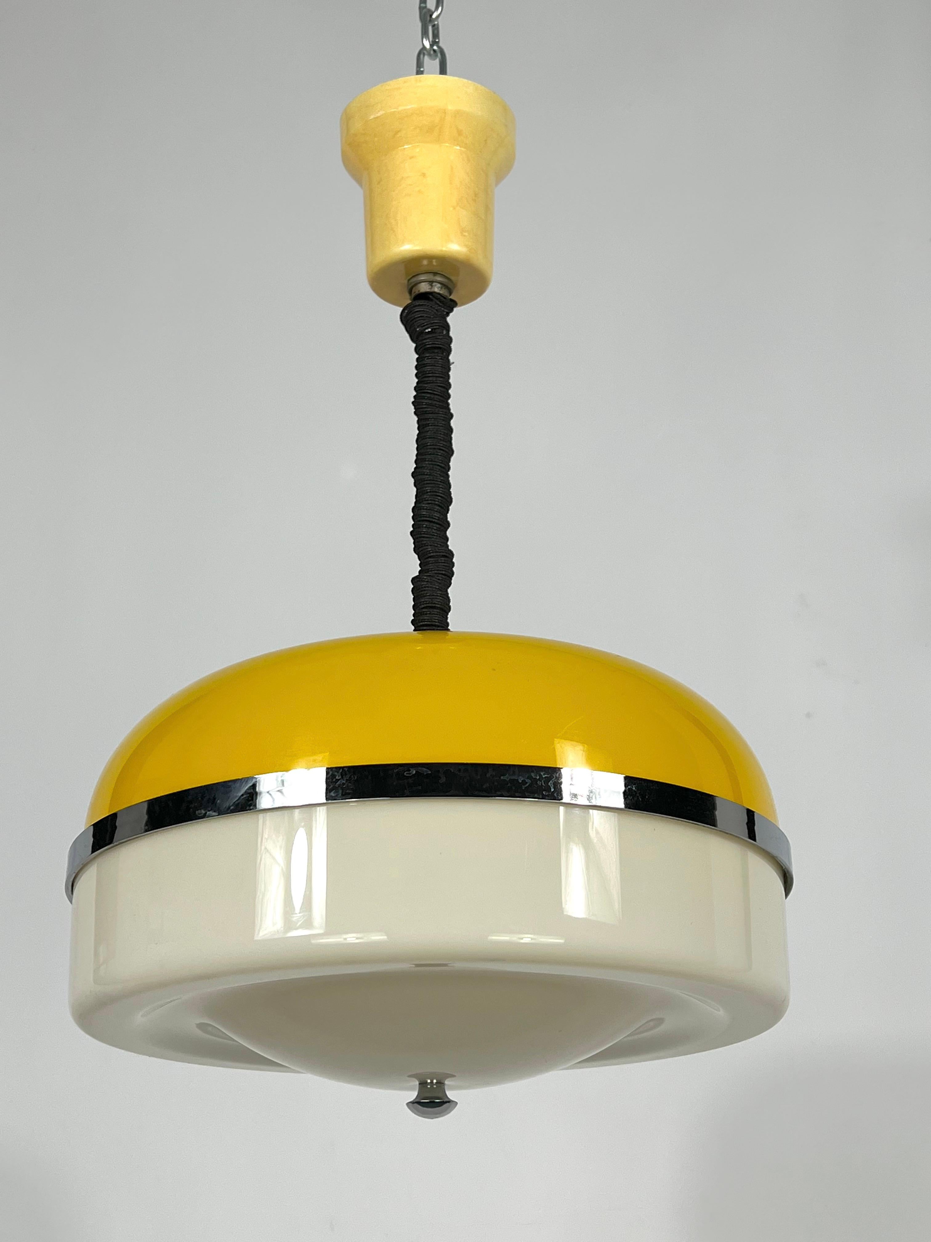 Excellent original condition with normal trace of age and use for this pendant produced in Italy during the 60s. Made of yellow and white perspex. Full working with EU standard, adaptable on demand for USA standard.