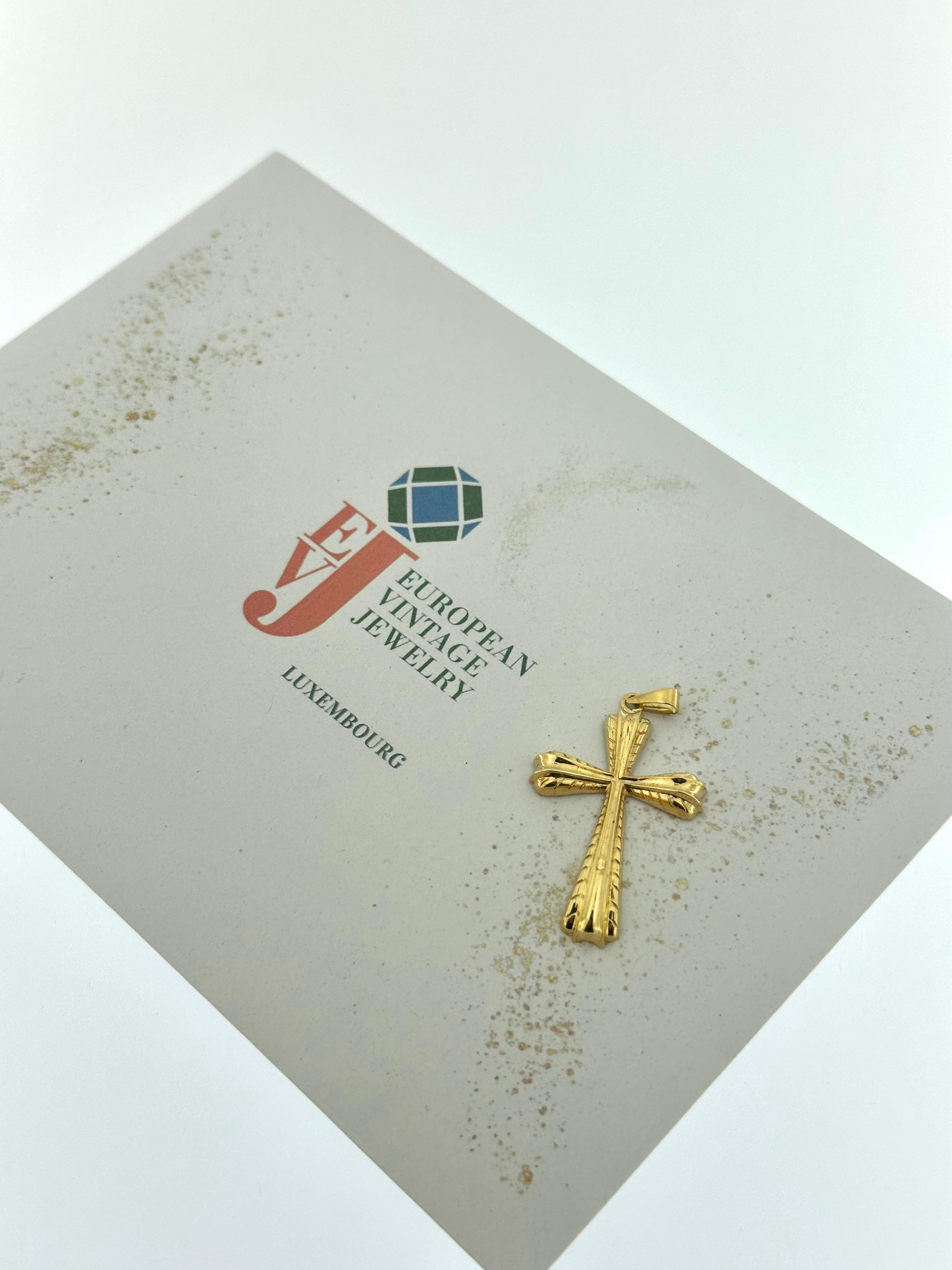 Vintage Italienisch Gelbgold Kreuz im Angebot 3