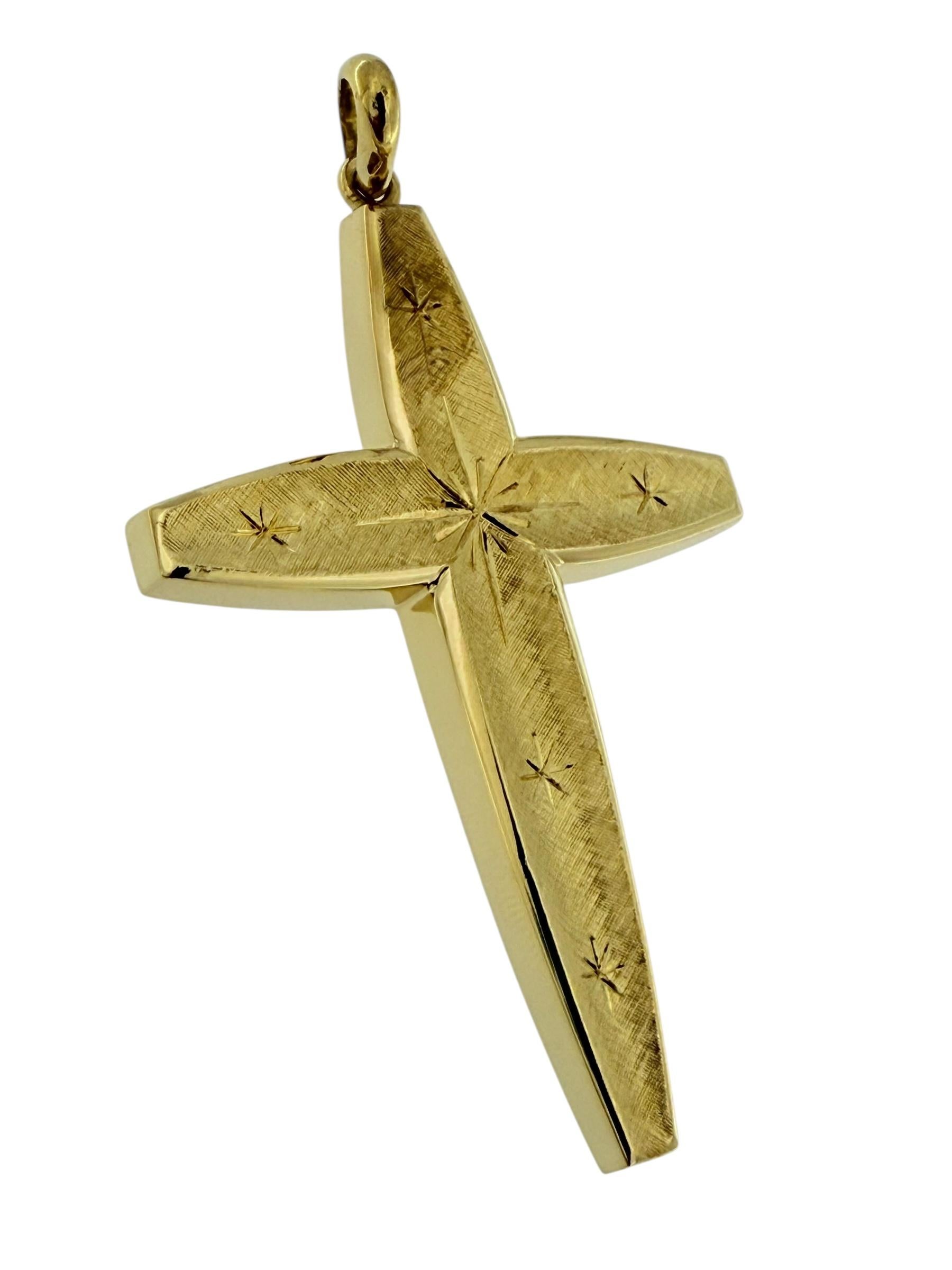 Vintage Italian Yellow Gold Cross with Stars Design en vente 2