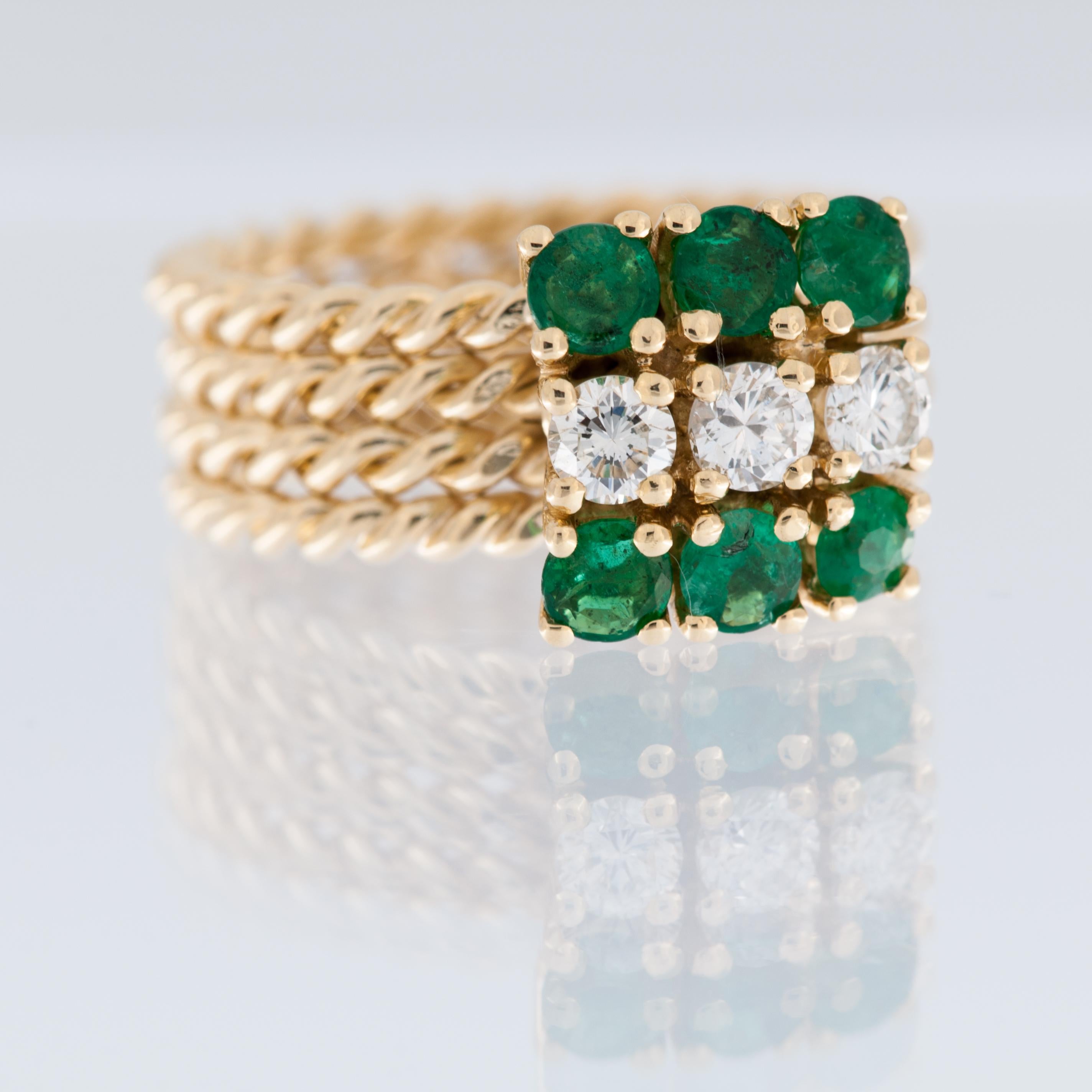 Vintage Italian Yellow Gold Ring with Emeralds and Diamonds  In Good Condition For Sale In Esch-Sur-Alzette, LU