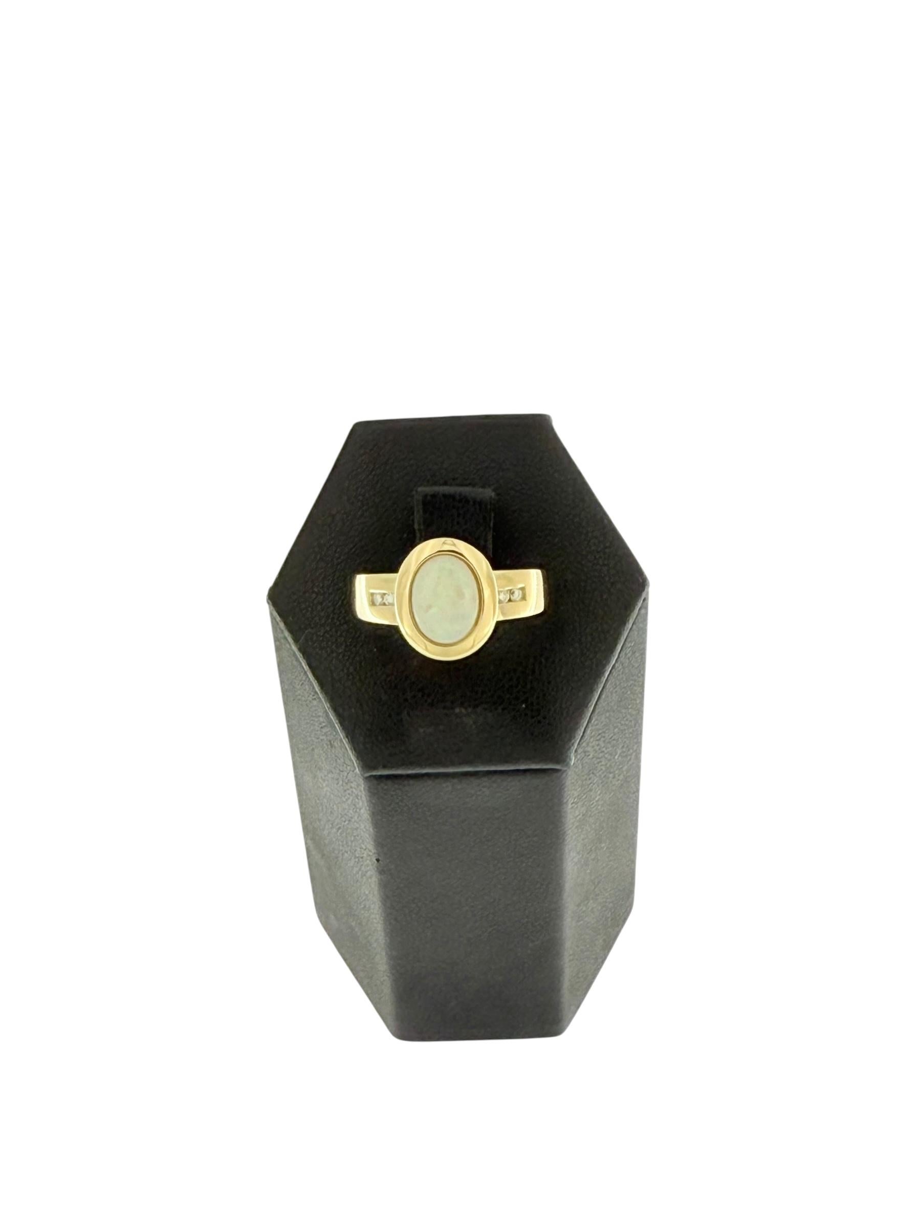Anello vintage in oro giallo italiano con opale e diamanti In condizioni buone in vendita a Esch sur Alzette, Esch-sur-Alzette