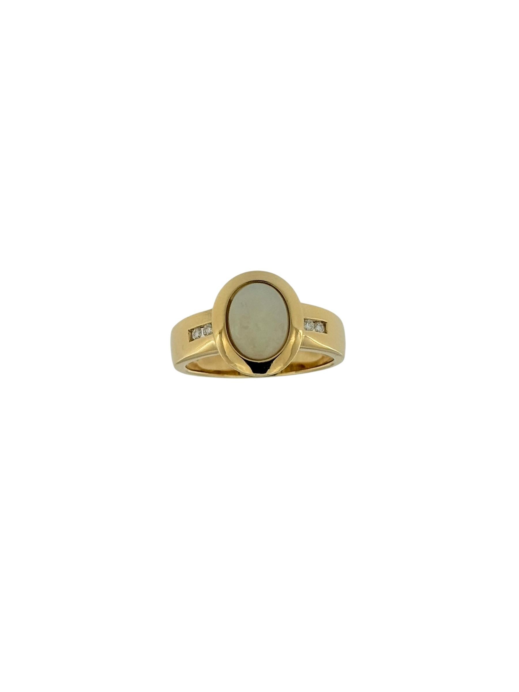 Anello vintage in oro giallo italiano con opale e diamanti in vendita 2