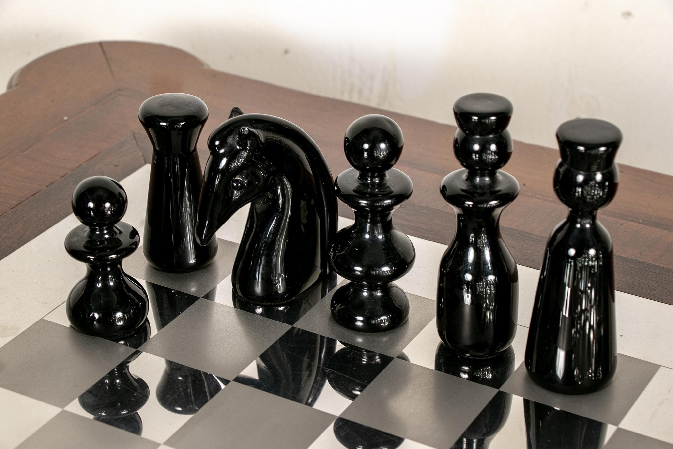 Vintage Italianate Games Table with Designer Chess Board and Cenedese Murano Gla 2