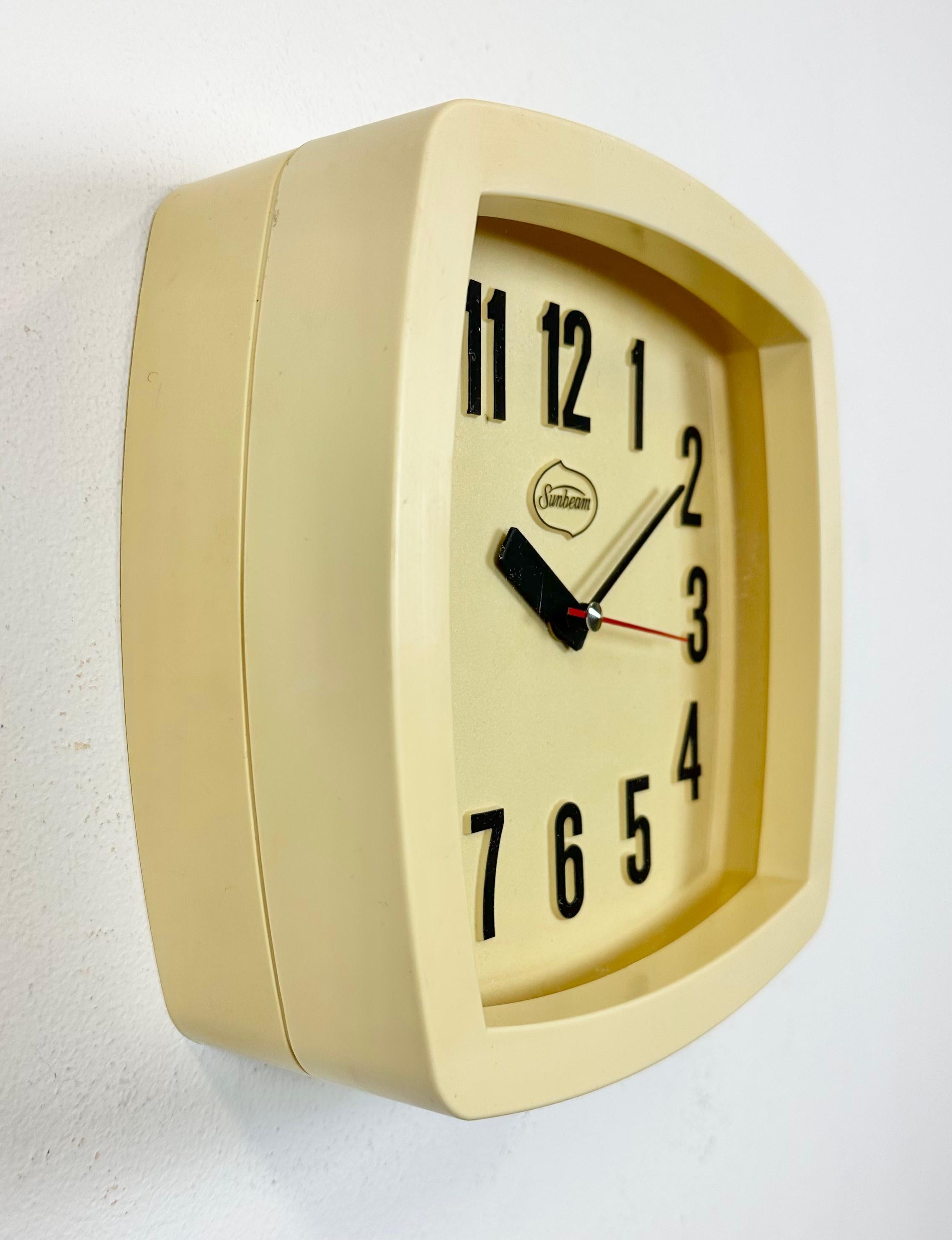 Late 20th Century Vintage Italian Beige Bakelite Wall Clock from Sunbeam, 1970s