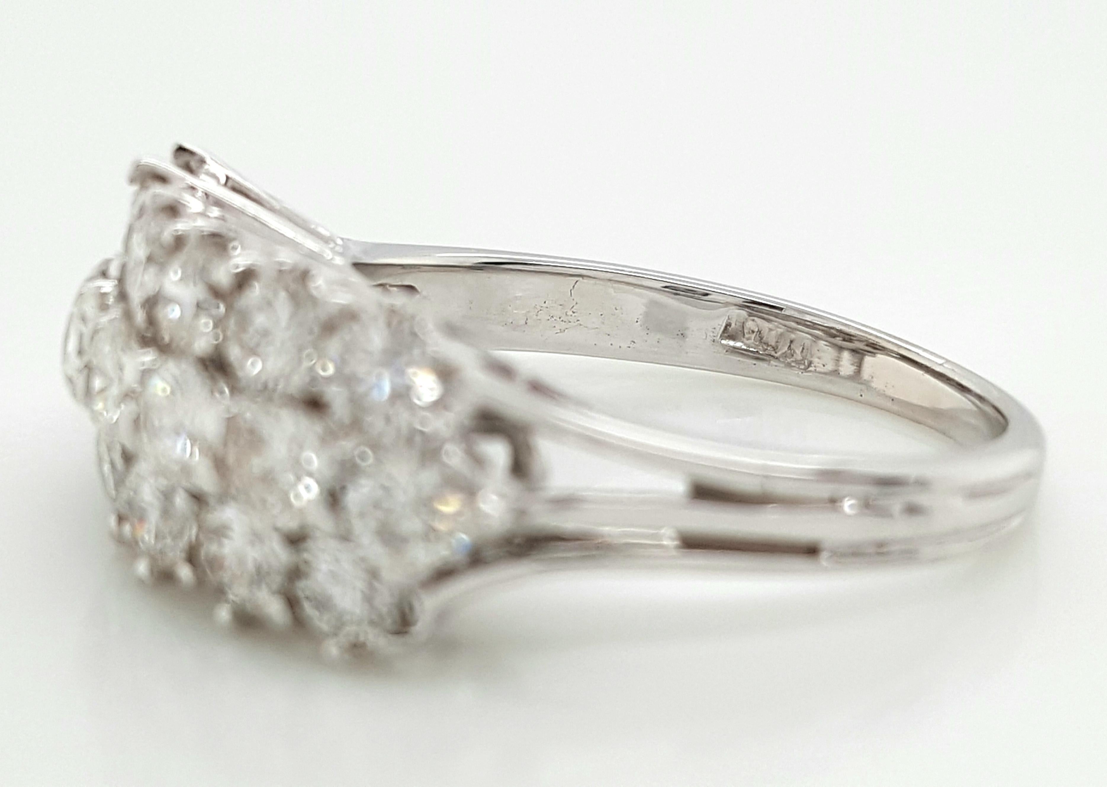 Italienischer 1,5 Karat Rundschliff-Diamantring aus 18 Karat Weißgold 3