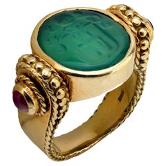 Vintage Italy chrysoprase ruby 18k yellow gold intaglio signet ring