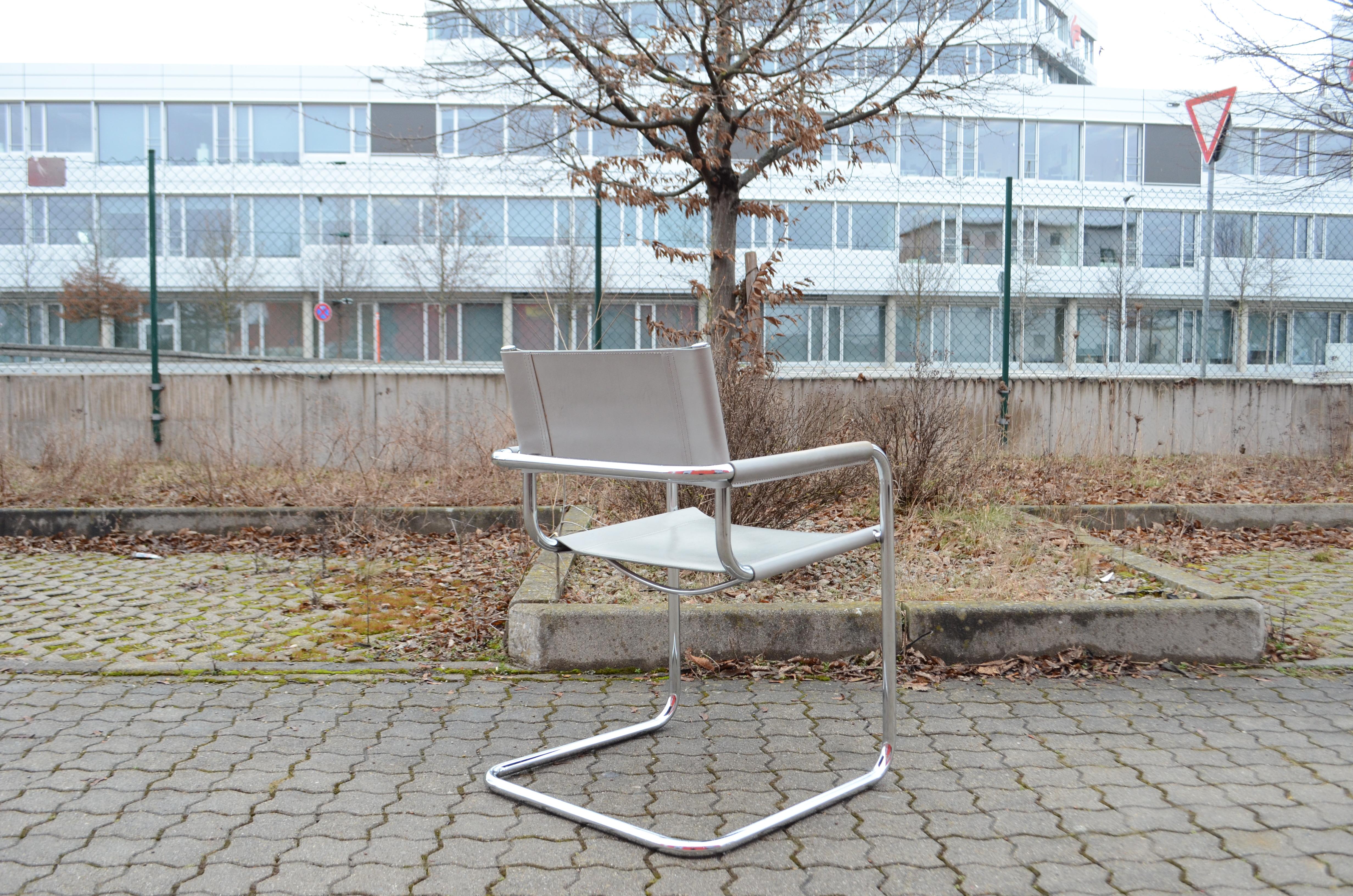 Vintage Italy Light Grey Leather Dining Chairs Armchairs Cantilever Set of 4 For Sale 4