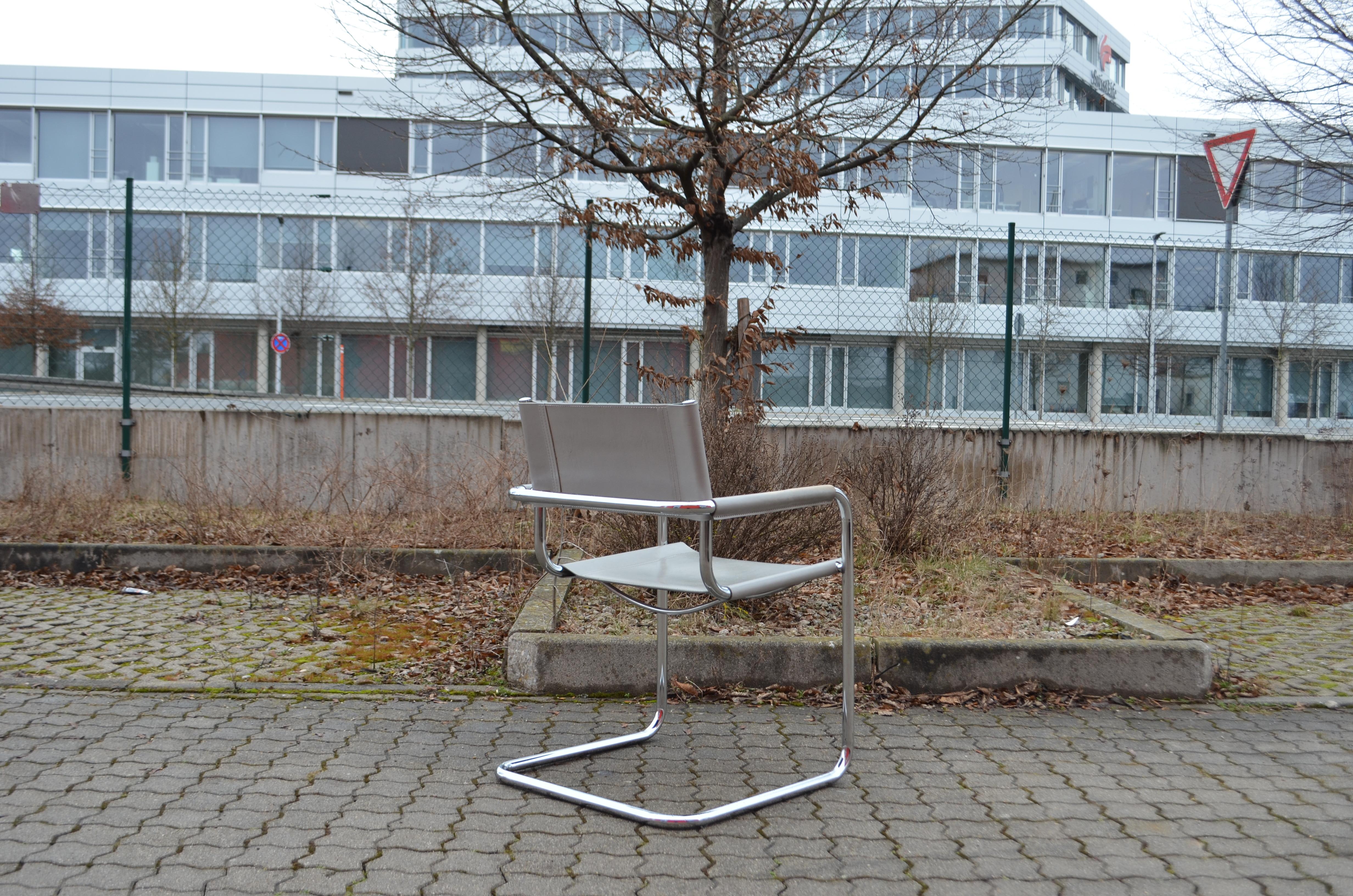 Vintage Italy Light Grey Leather Dining Chairs Armchairs Cantilever Set of 4 For Sale 5