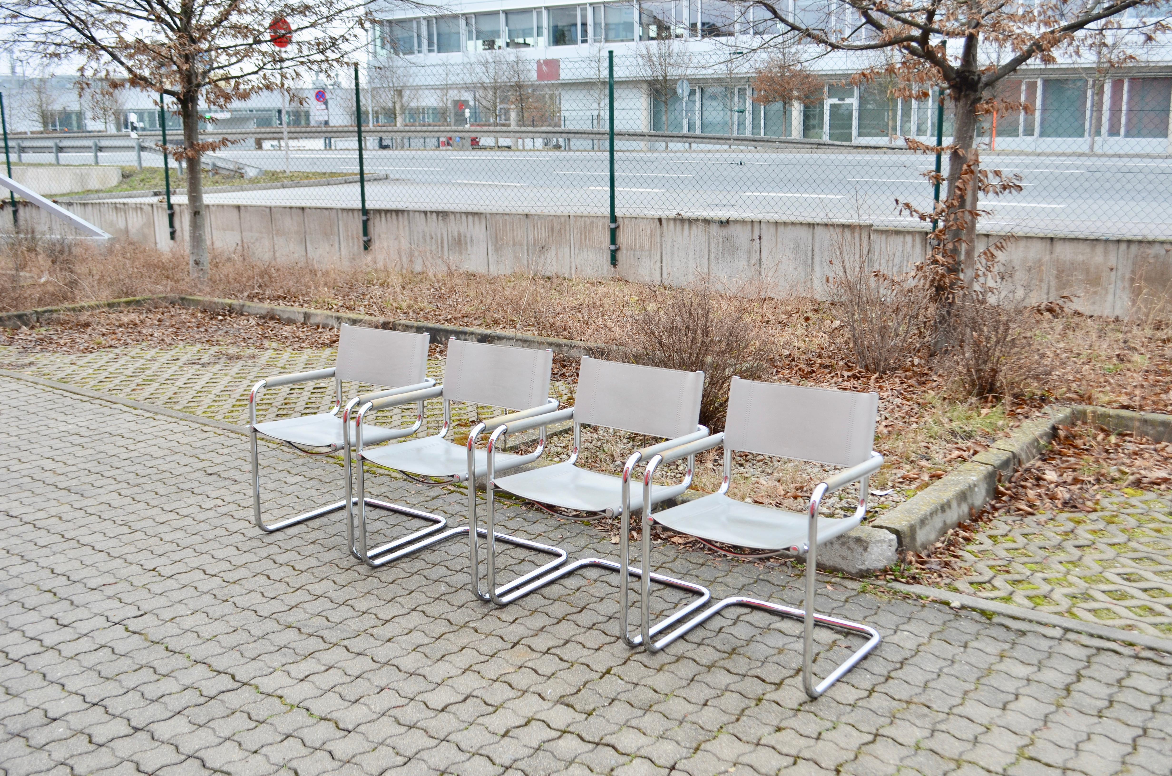 These Cantilever vintage chairs are Italian classics.
In the manner of Marcel Breuer this chairs are strongly inspired by the Bauhaus Movement.
It is the thick smooth saddle aniline leather that has developed with the years a gorgeous well aged