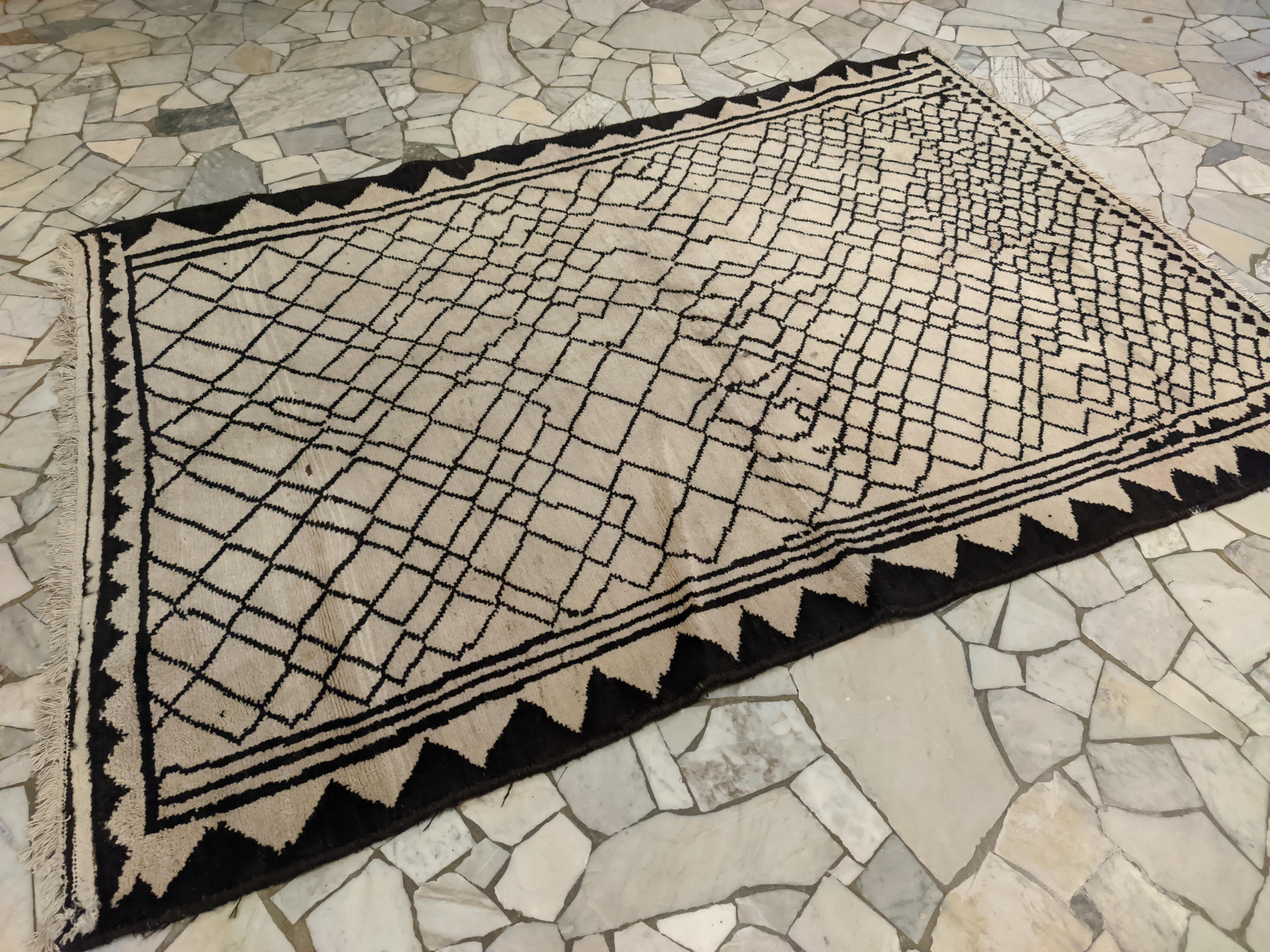 Vintage Ivory/Black Geometric Design Tribal Rug For Sale 5