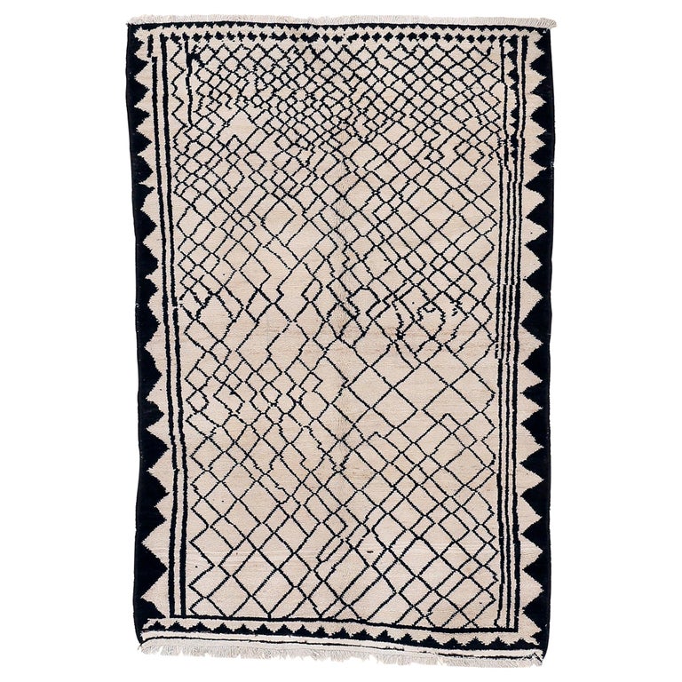 Vintage Ivory/Black Geometric Design Tribal Rug For Sale at 1stDibs