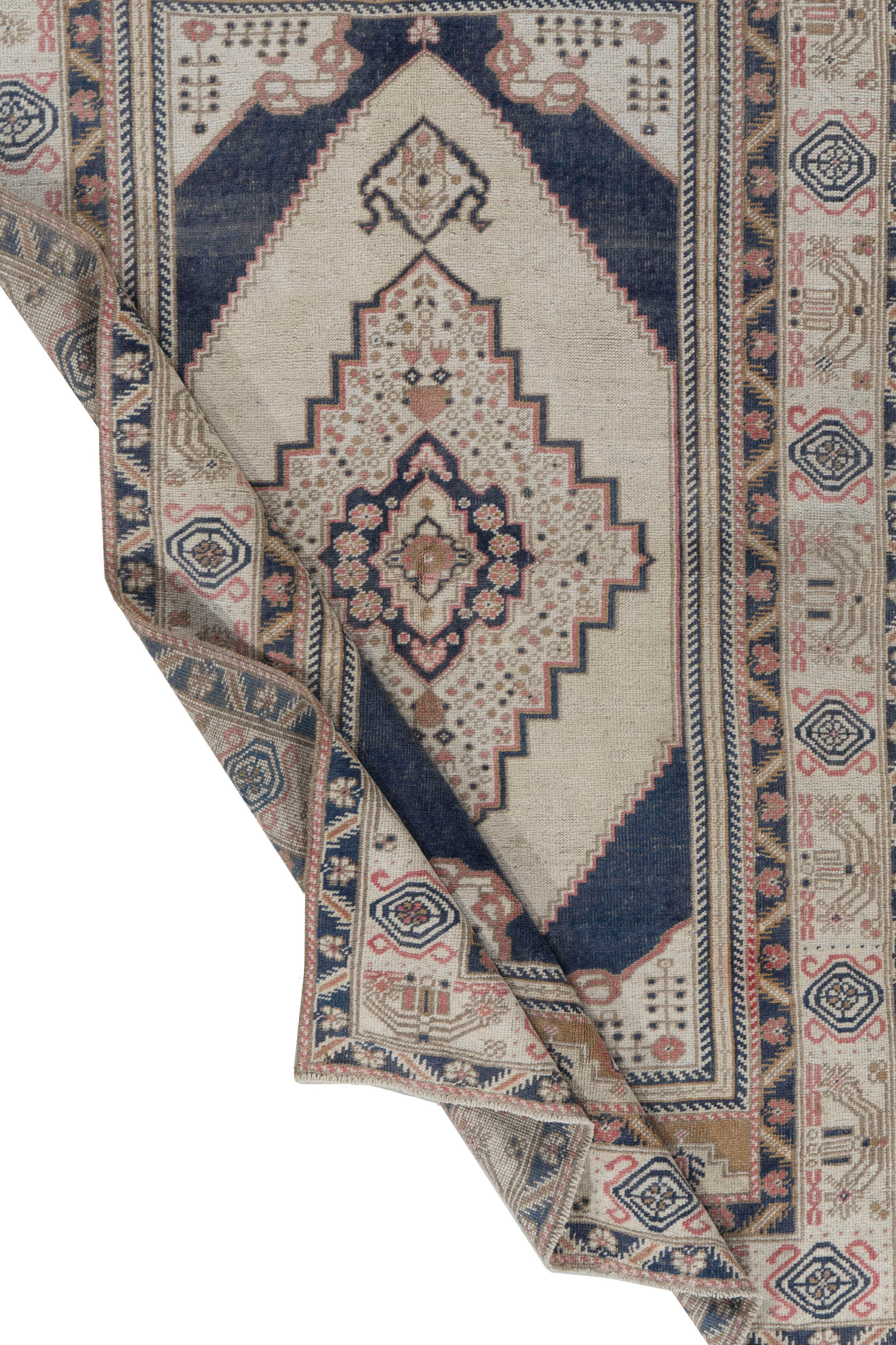 Vintage Ivory Blue Turkish Oushak Area Rug In Good Condition For Sale In New York, NY