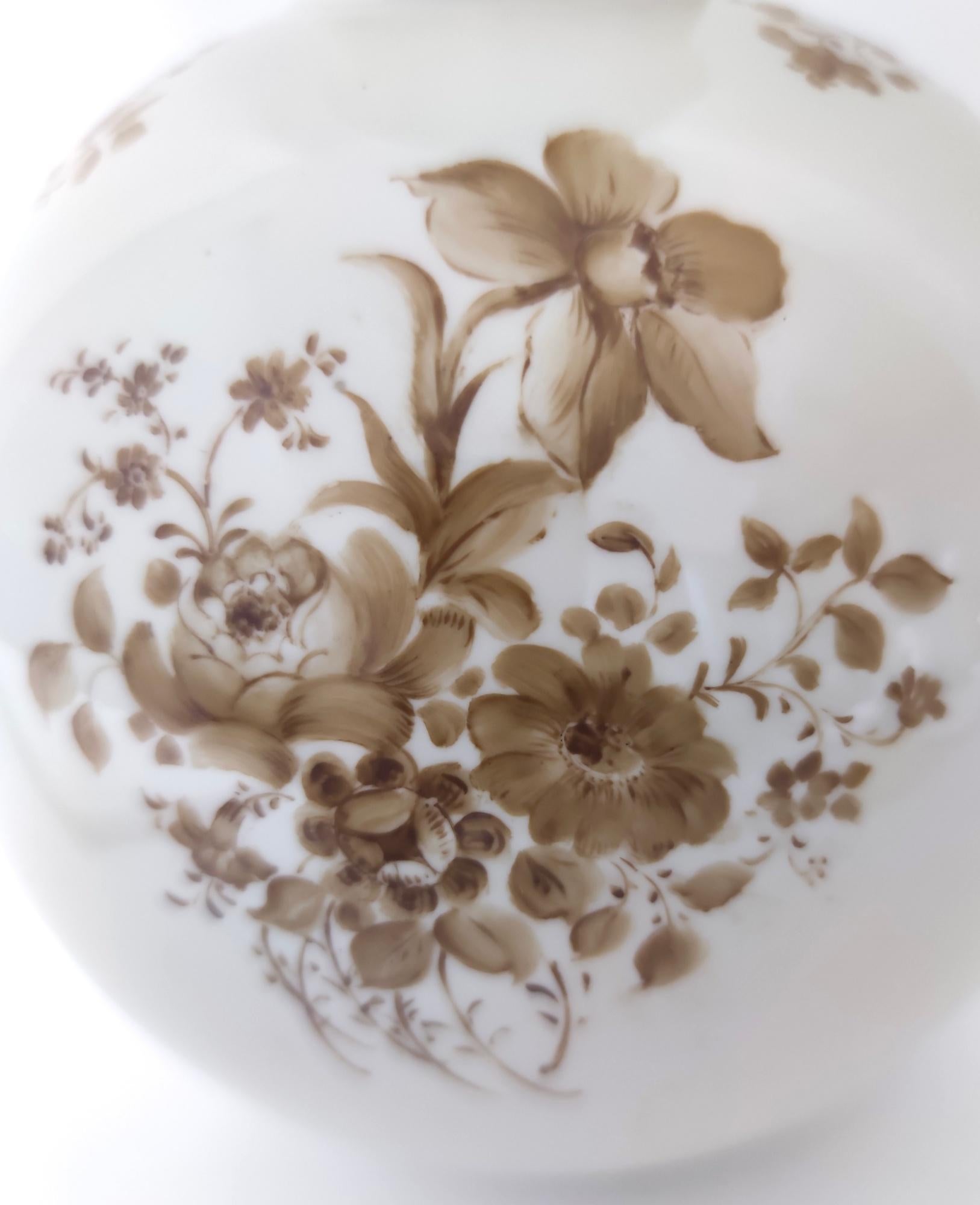 Vase vintage en céramique ivoire avec détails floraux Brown par Rosenthal, Italie en vente 4