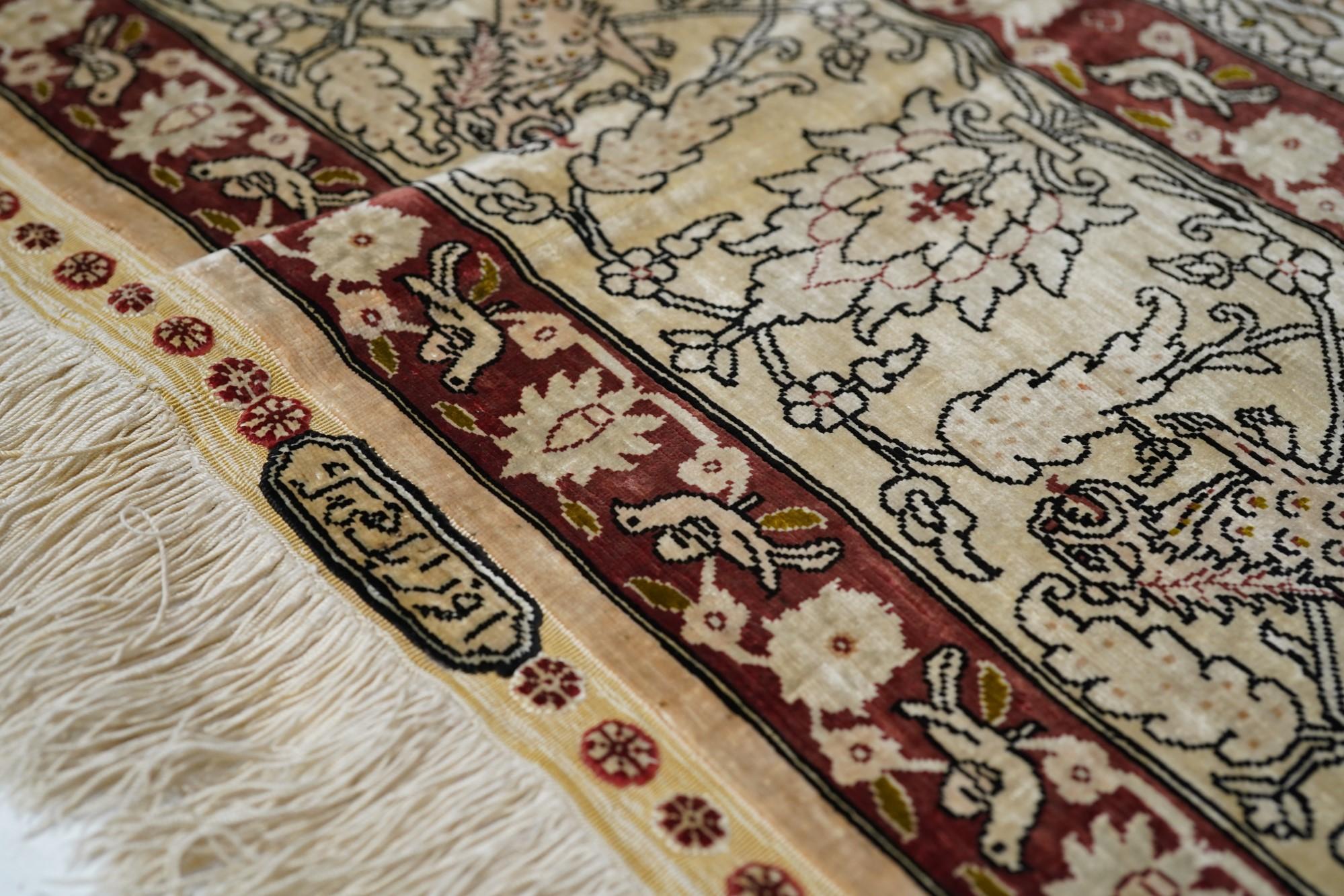 Äußerst feine türkische Seide  Hierkeh Teppich 3'8'' x 5'10'' (Mitte 17. Jahrhundert) im Angebot