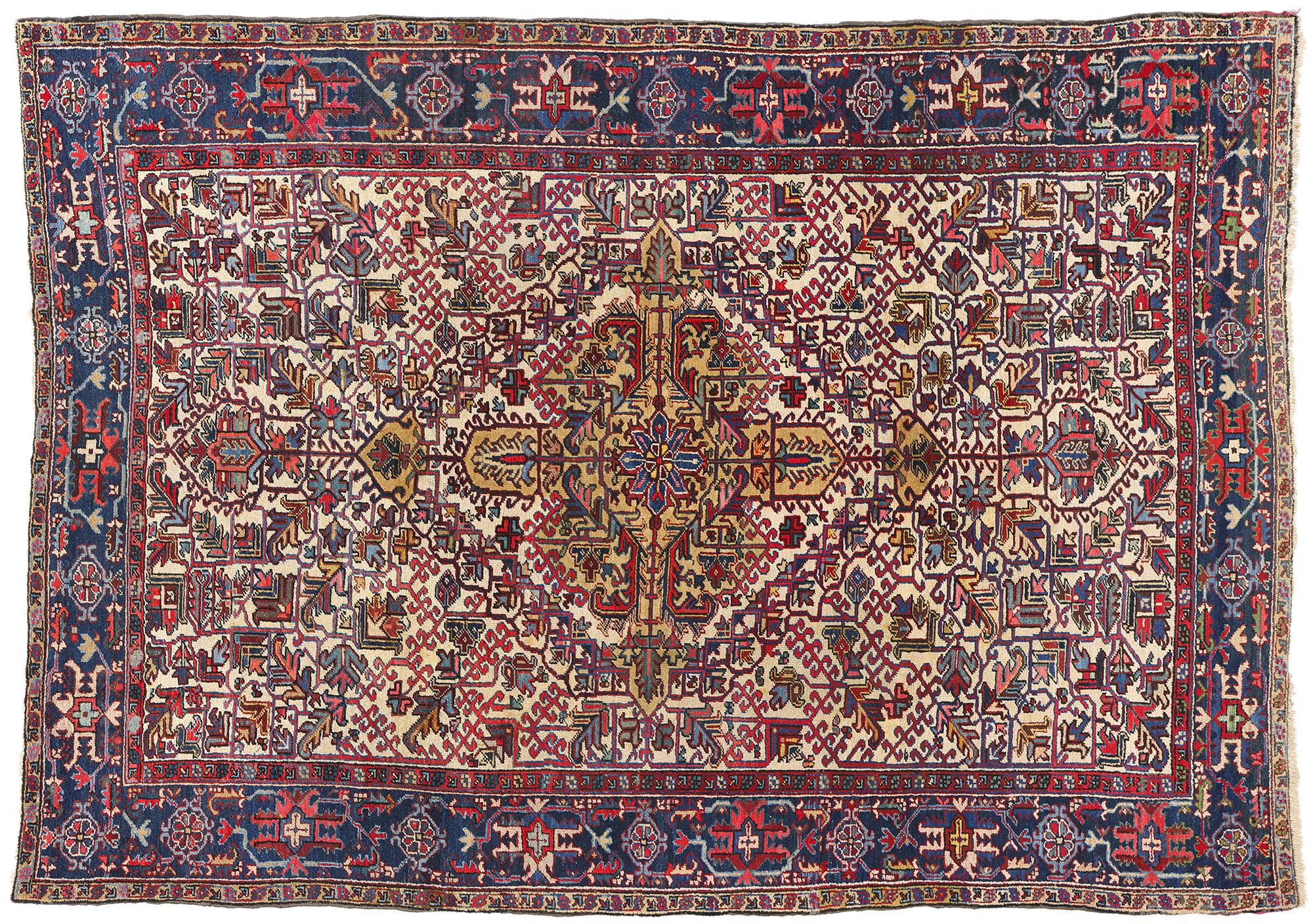 1950's Ivory Persian Heriz Carpet with Traditional Style For Sale 3