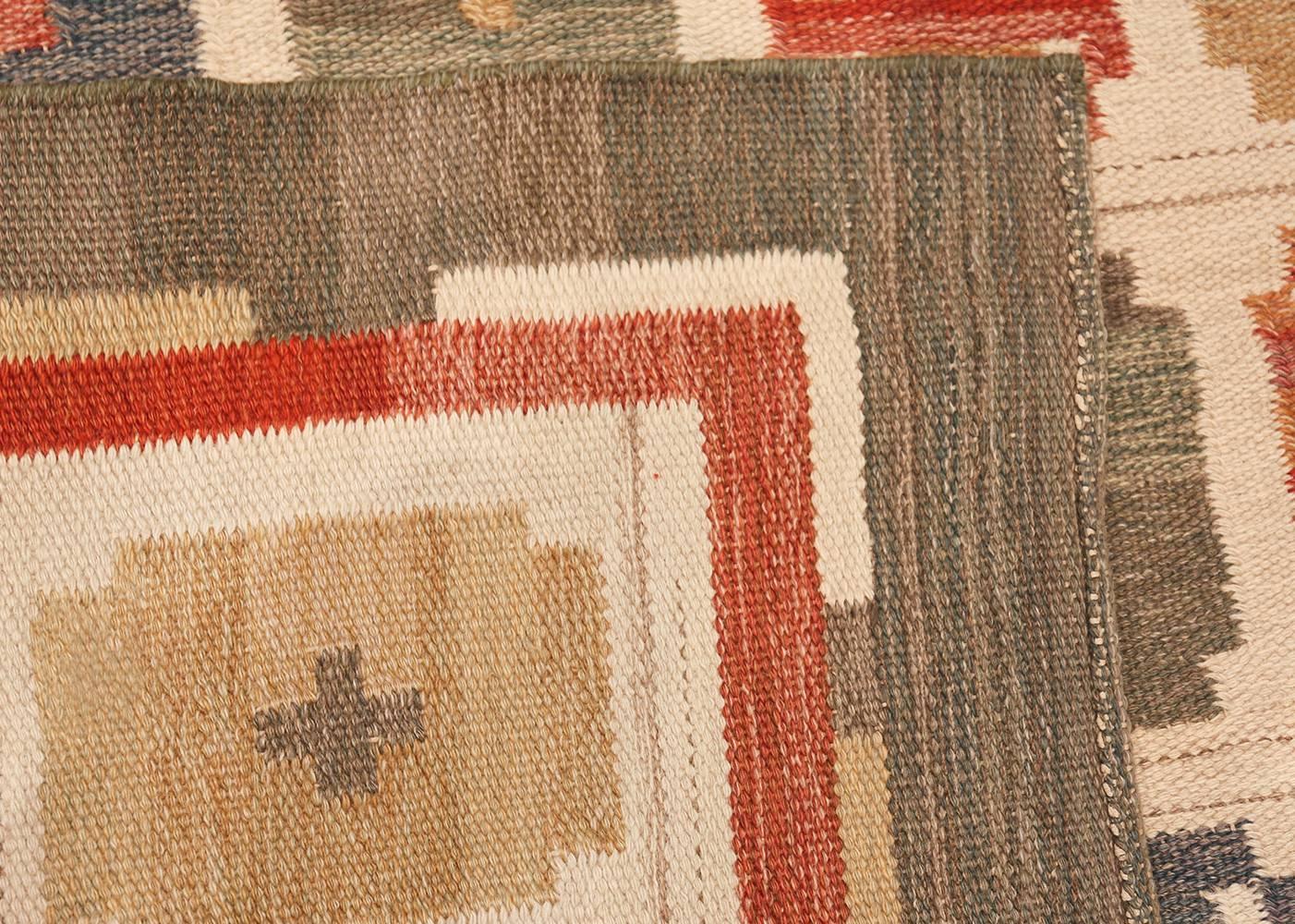 Vintage Scandinvian Swedish Kilim Carpet, Country of Origin: Sweden, Circa date: Mid 20th Century. Size: 7 ft x 9 ft (2.13 m x 2.74 m).