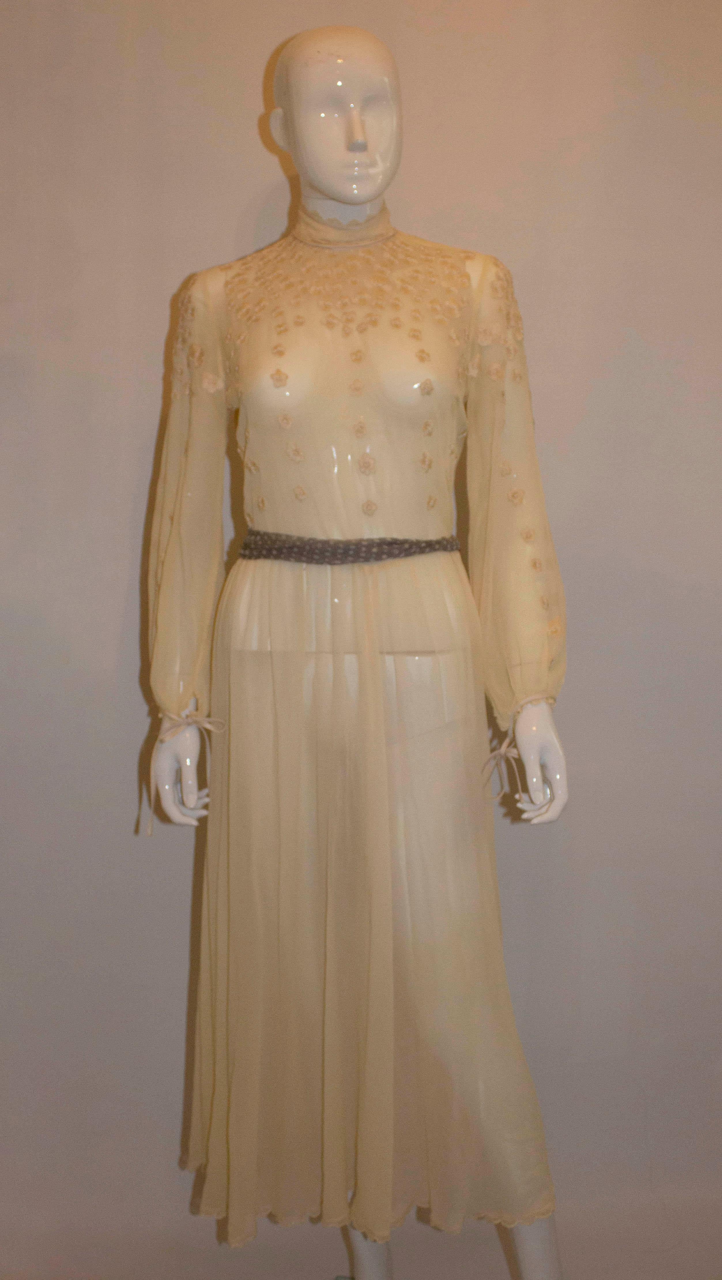 Vintage Ivory Silk Couture Evening Gown  / Wedding Dress In Good Condition In London, GB