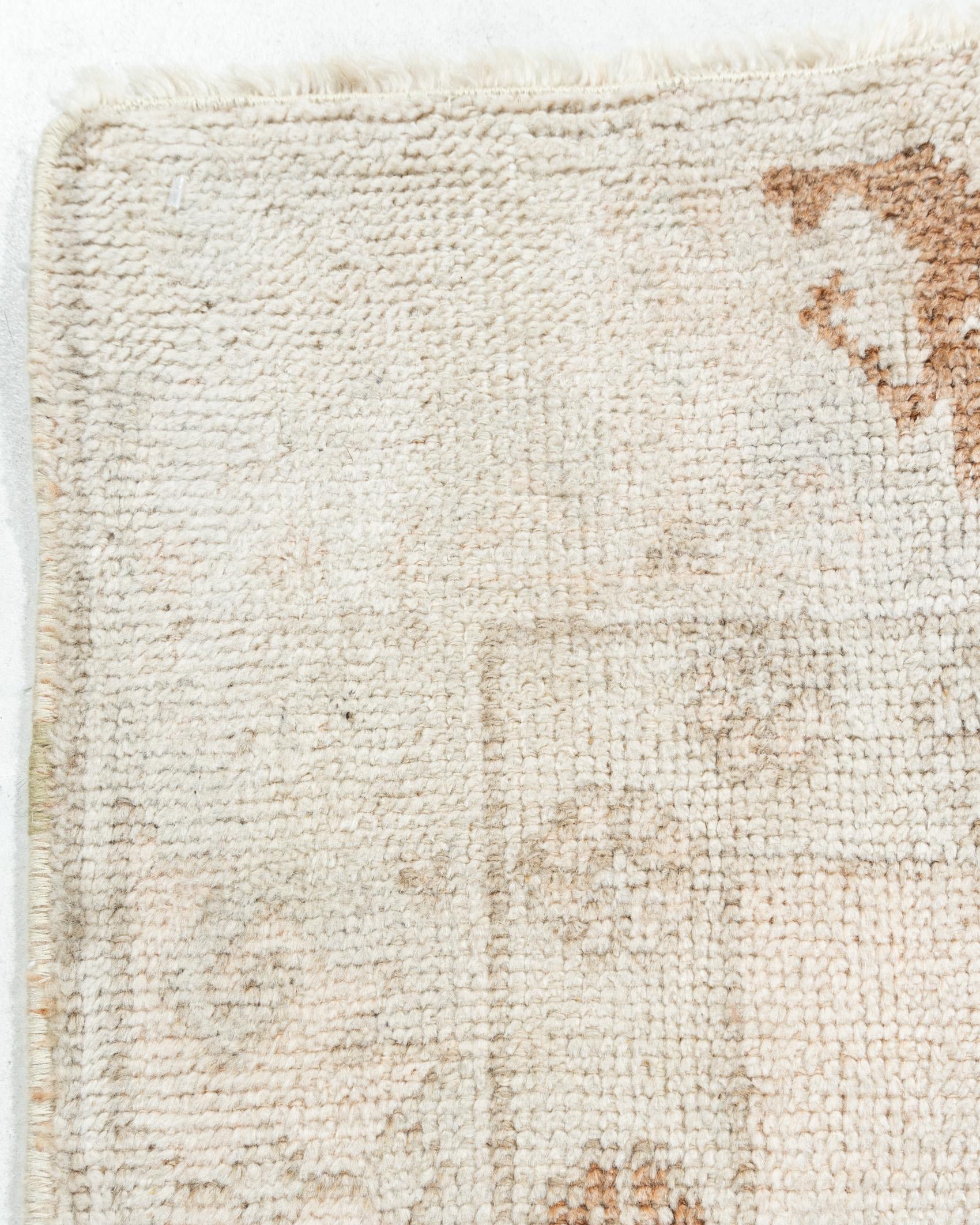 Vintage Elfenbein gedämpft türkischen Oushak Läufer Teppich 4'2 X 11'8 im Angebot 1