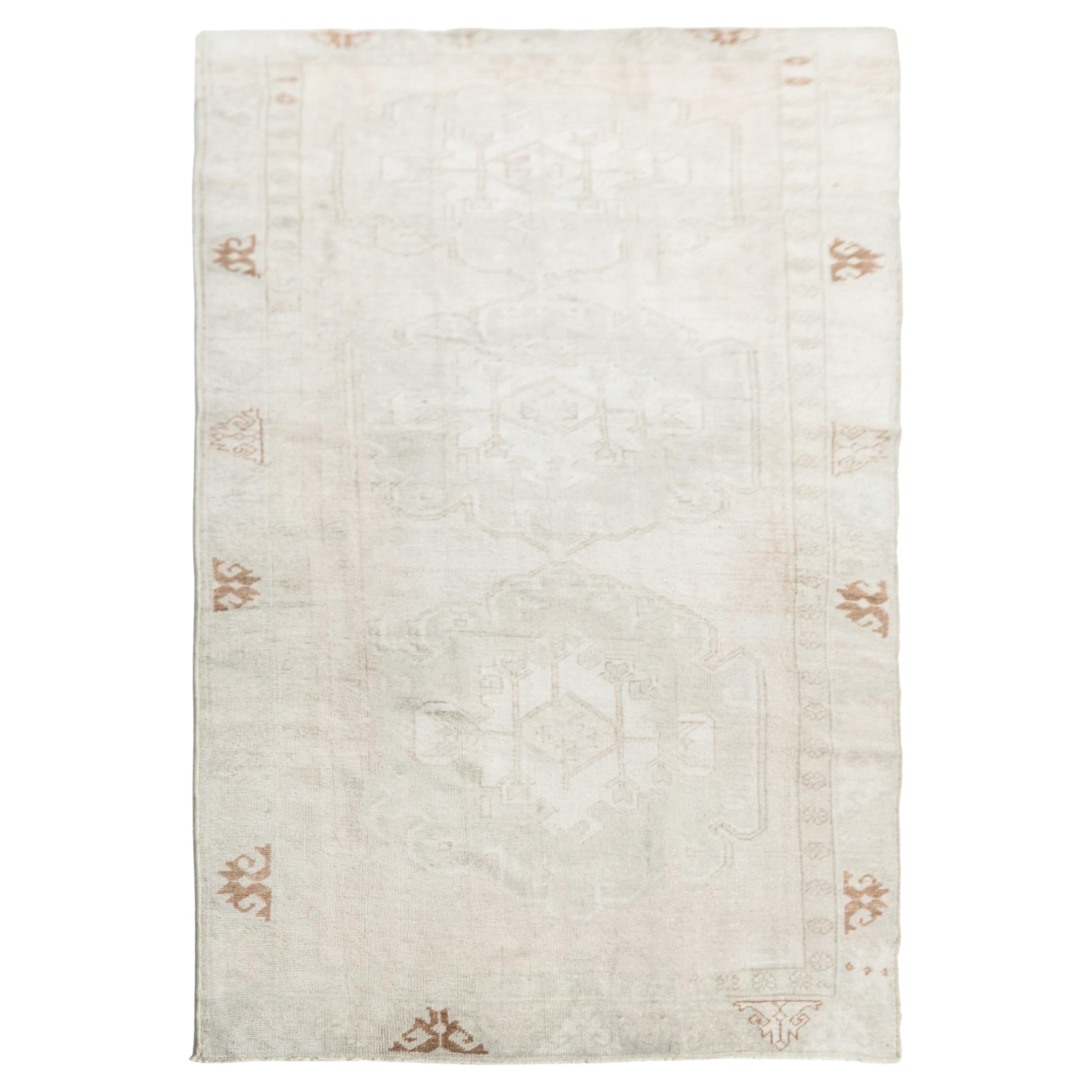 Vintage Elfenbein gedämpft türkischen Oushak Läufer Teppich 4
2 X 11
8