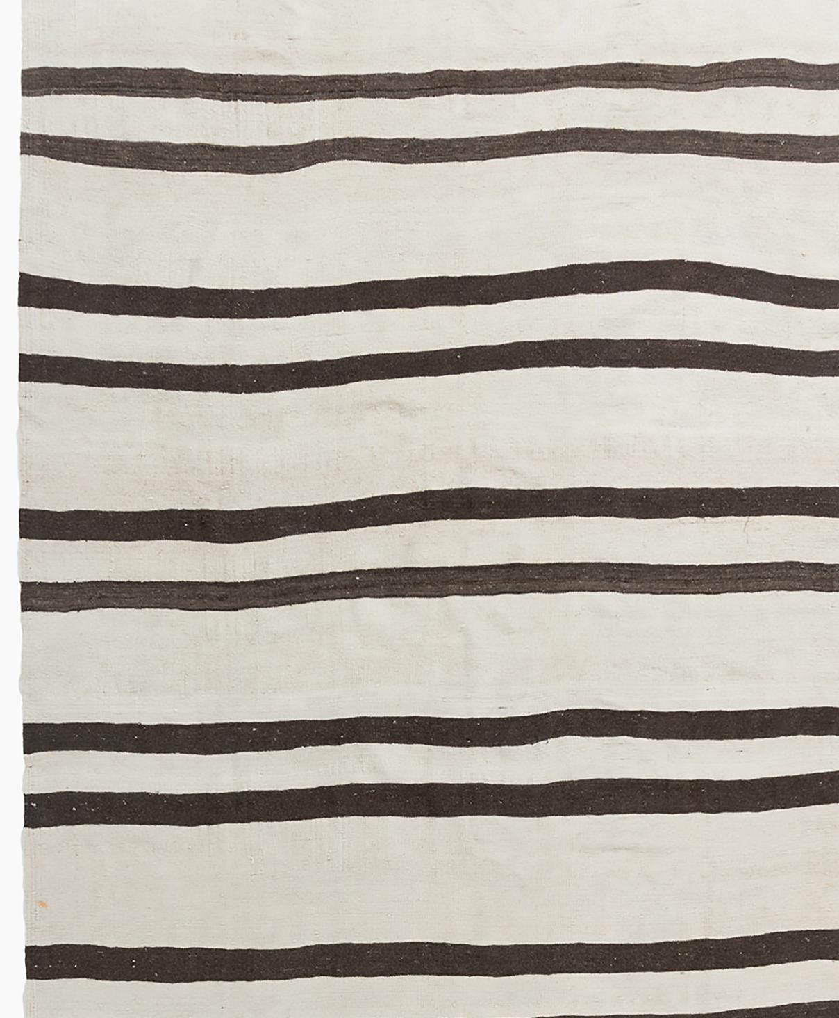 Vintage Ivory Turkish Kilim Rug Runner 5'9 x 11'9 For Sale 1