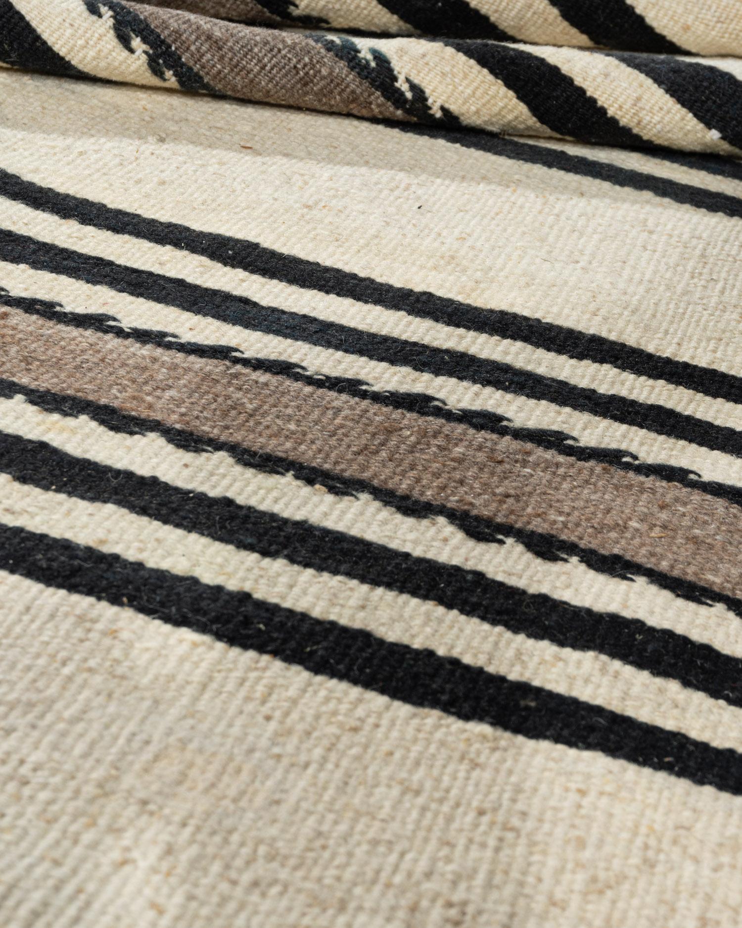 Vintage Ivory Turkish Kilim Runner Area Rugs 4'4 x 13'11 In Good Condition For Sale In New York, NY