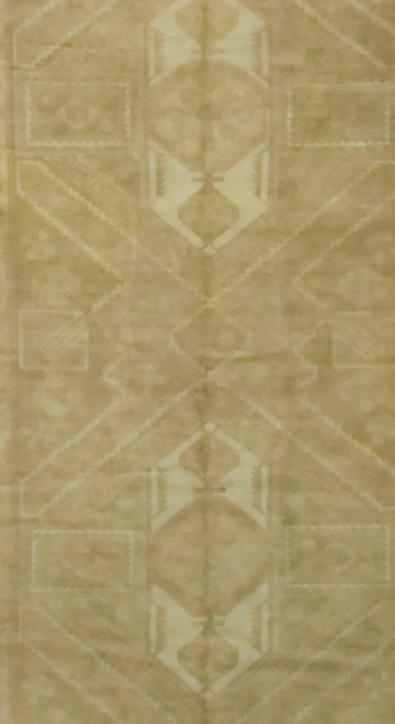 20ième siècle Tapis Oushak Turc Vintage Ivoire Runner 5' X 11'3 en vente