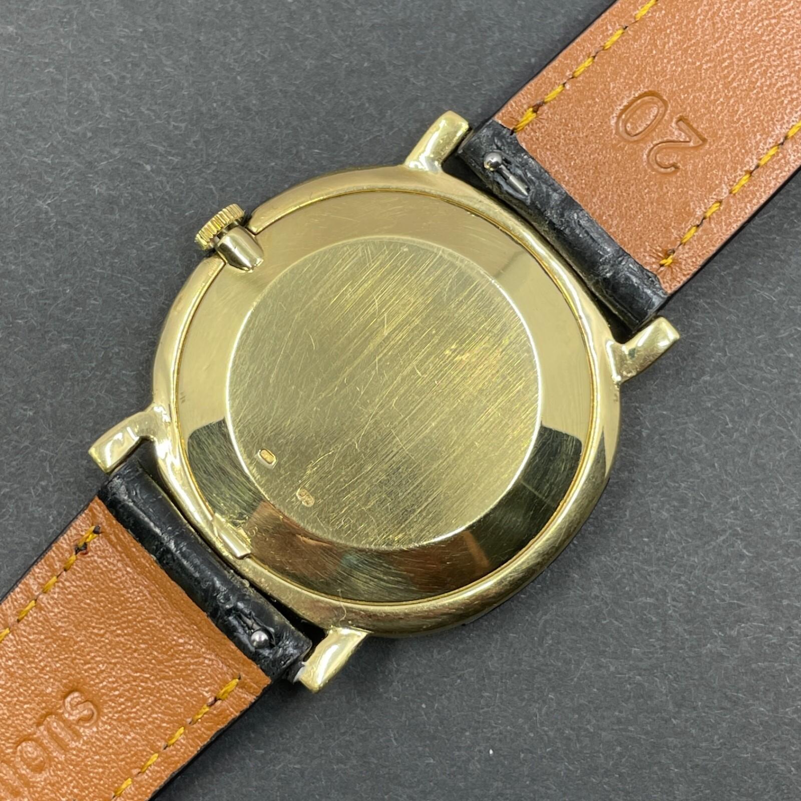 Orologio d'epoca IWC in oro giallo 18k con intarsio di onice e lunetta di diamanti - 36mm

Un design sorprendente e insolito di International Watch Co. (IWC), questo orologio vintage da uomo presenta un quadrante e una lunetta con intarsi in onice