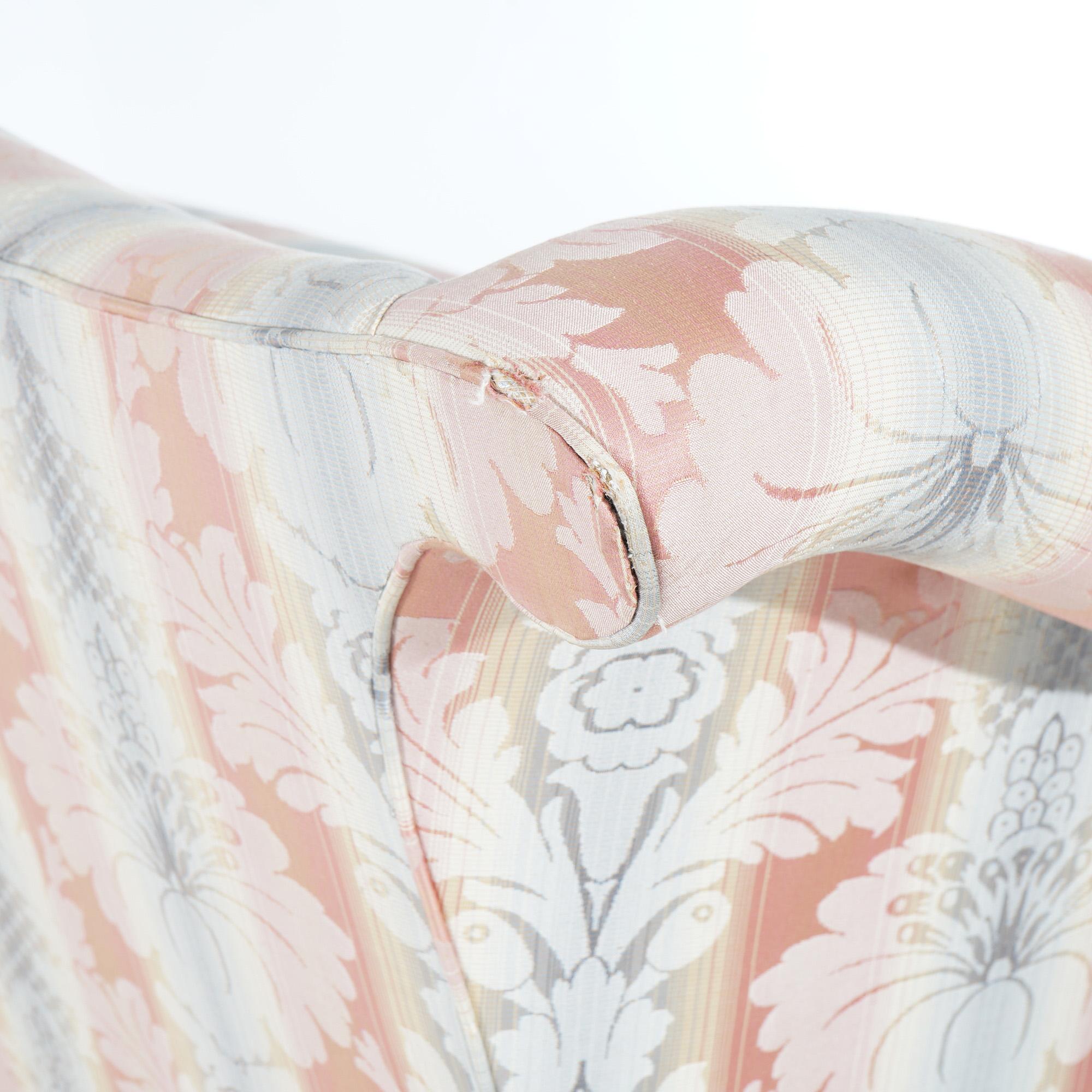 Vintage J. M. I. Queen Anne Camel Back Upholstered Sofa 20thC (Canapé à dossier camel) en vente 5
