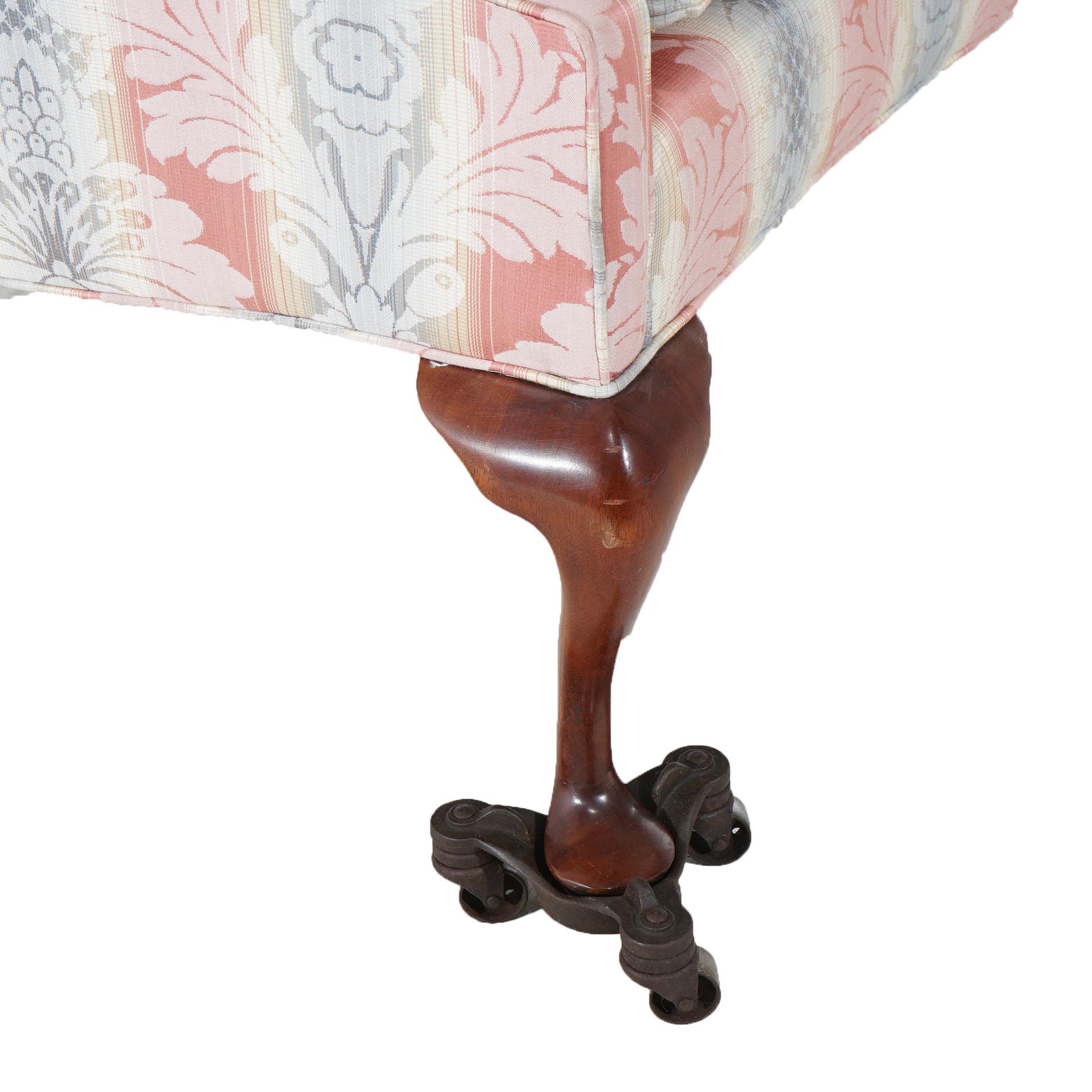 Vintage J. M. I. Queen Anne Camel Back Upholstered Sofa 20thC (Canapé à dossier camel) en vente 8