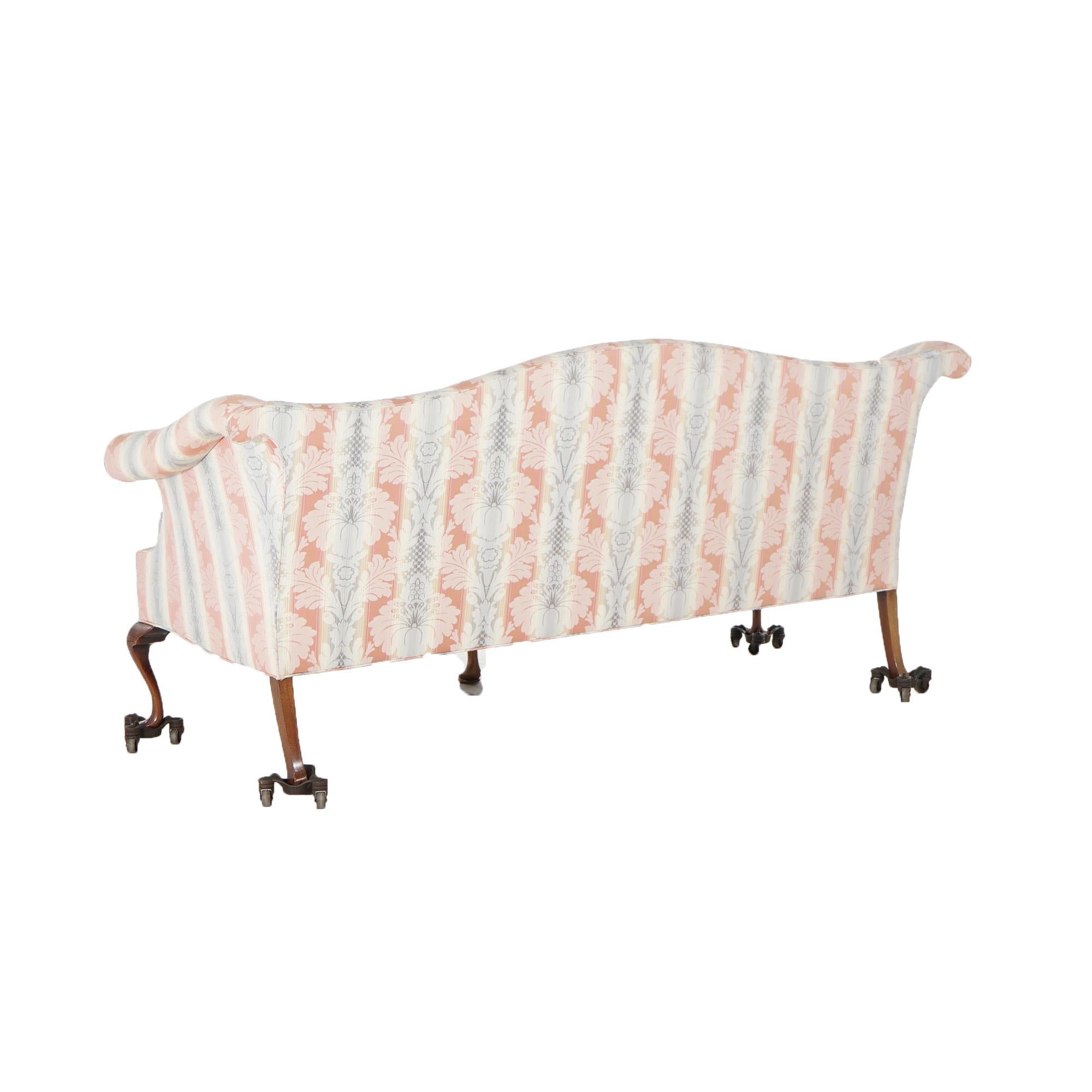 Vintage J. M. I. Queen Anne Camel Back Upholstered Sofa 20thC (Canapé à dossier camel) en vente 3