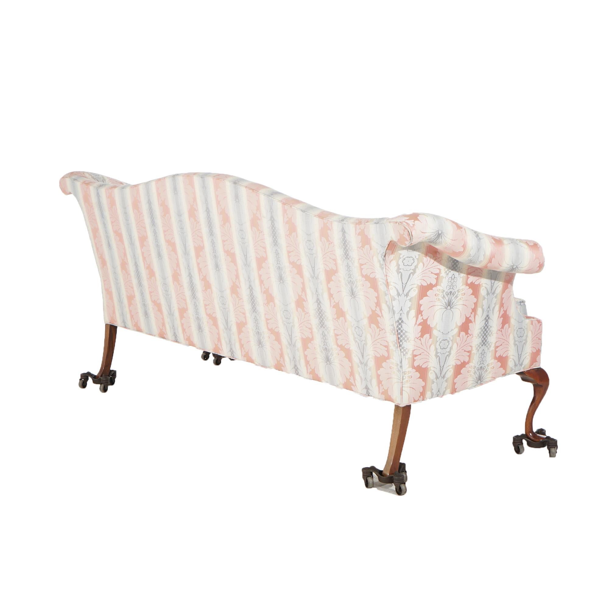 Vintage J. M. I. Queen Anne Camel Back Upholstered Sofa 20thC (Canapé à dossier camel) en vente 4