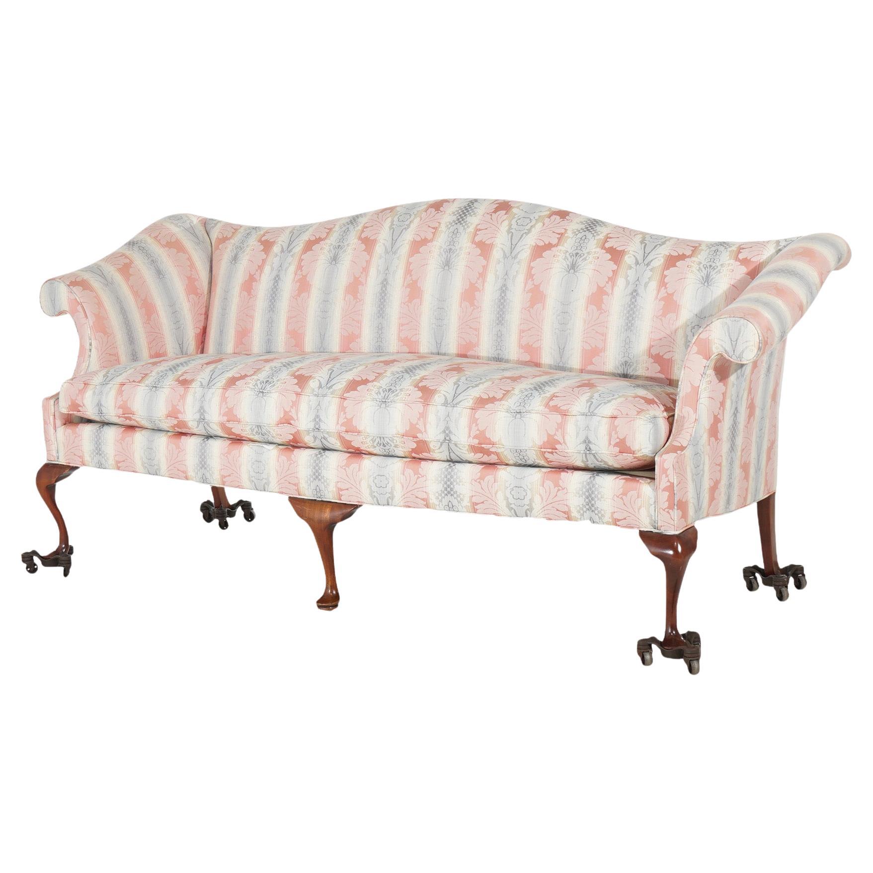 Vintage J. M. Walton Queen Anne Sofá tapizado con respaldo de camello 20thC
