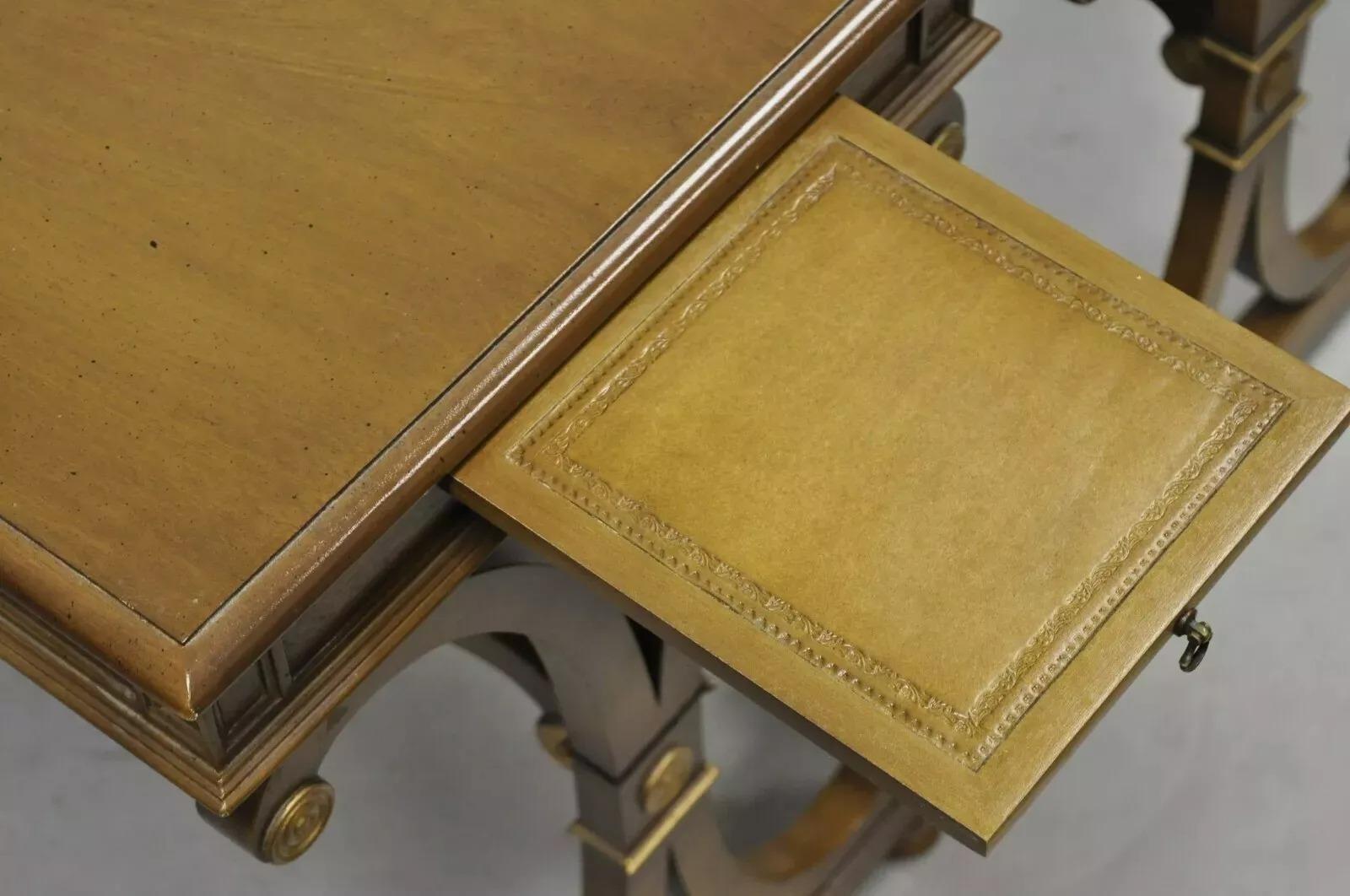 Vintage J. Zonon Regency Style X-Frame Mahogany Side Lamp Tables - a Pair Bon état - En vente à Philadelphia, PA