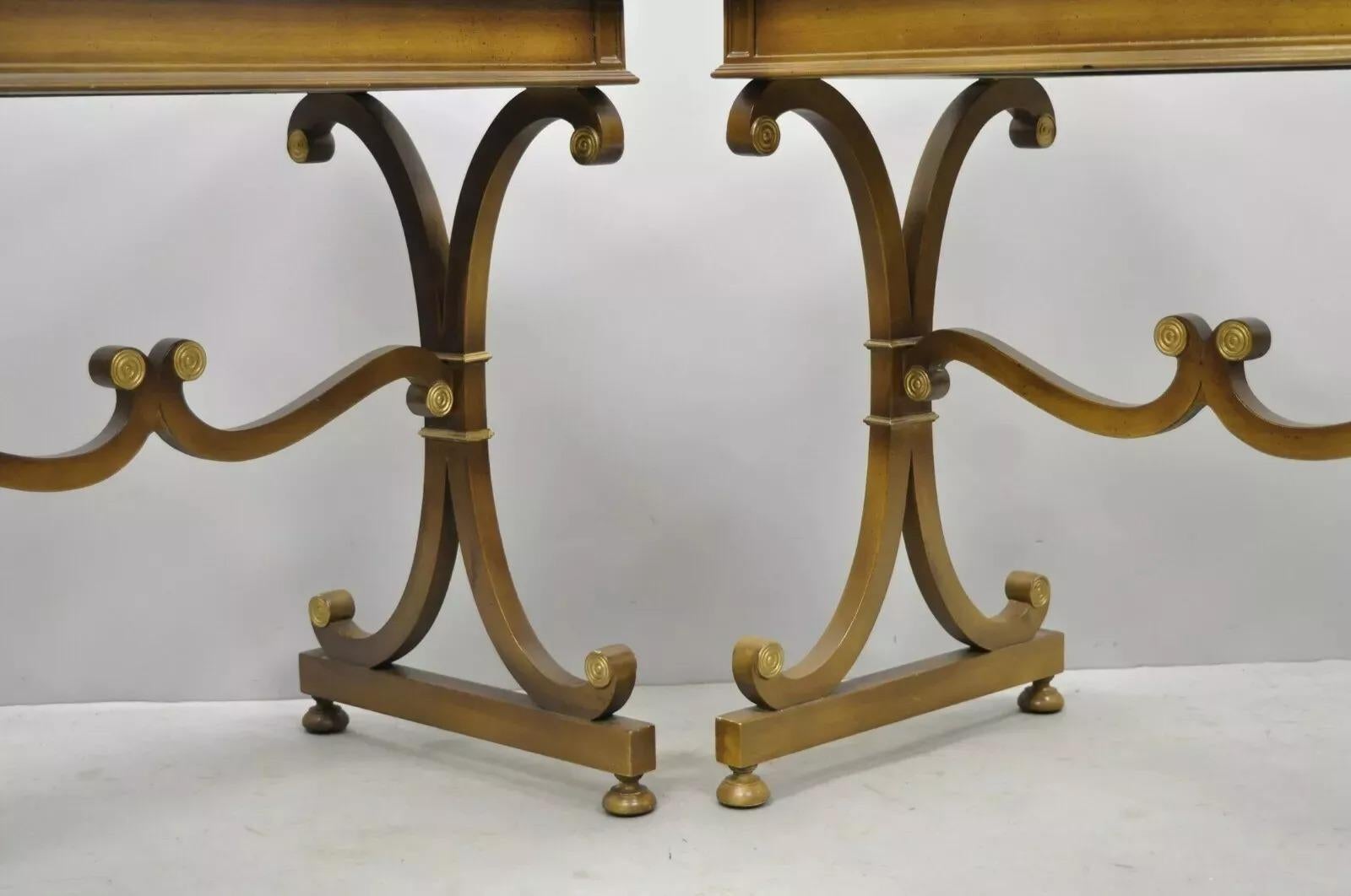 20ième siècle Vintage J. Zonon Regency Style X-Frame Mahogany Side Lamp Tables - a Pair en vente