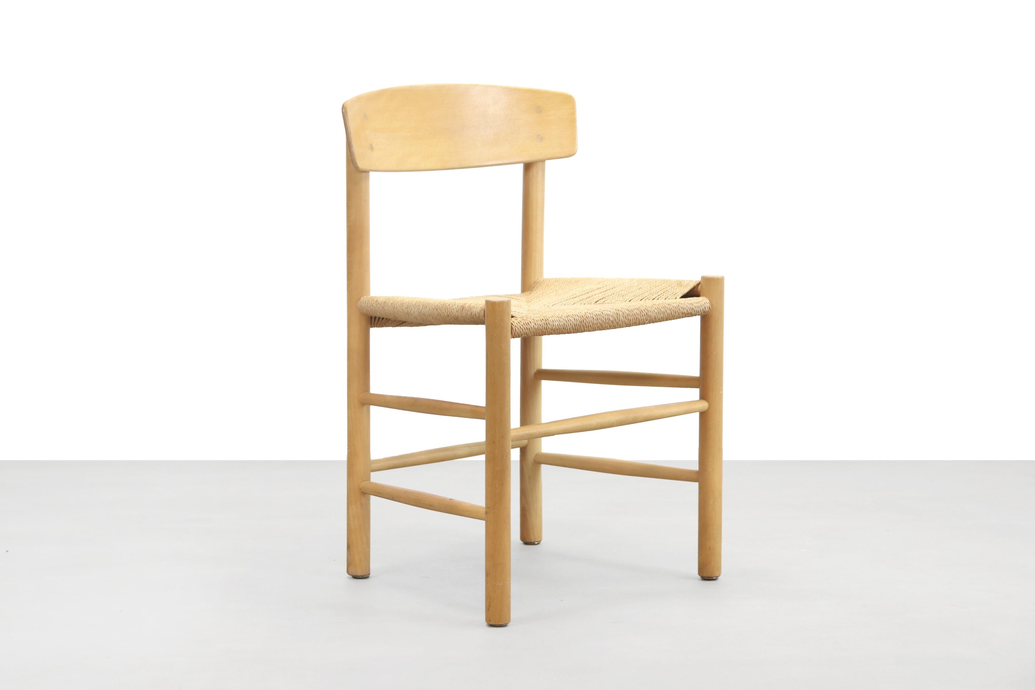 Iconic dining room chair designed by Børge Mogensen in 1947. This chair is made of beech wood and is manufactured in the 1960s. The paper cord seat is original and in very good condition. The peoples chair, as it is called, actually has model name